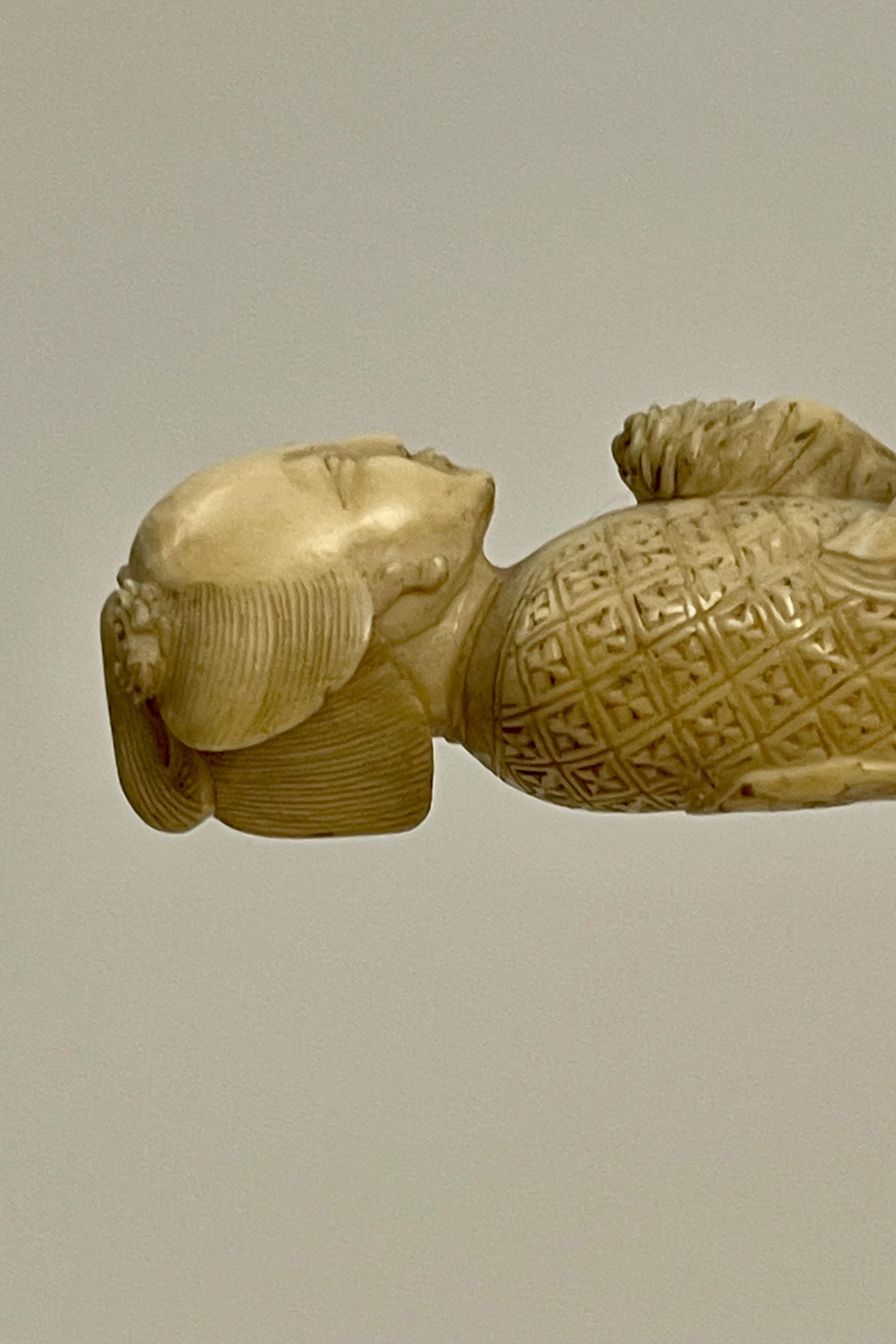 Bastone da passeggio con manico in avorio raffigurante una donna giapponese inginocchiata, Europa 1900. in vendita 5