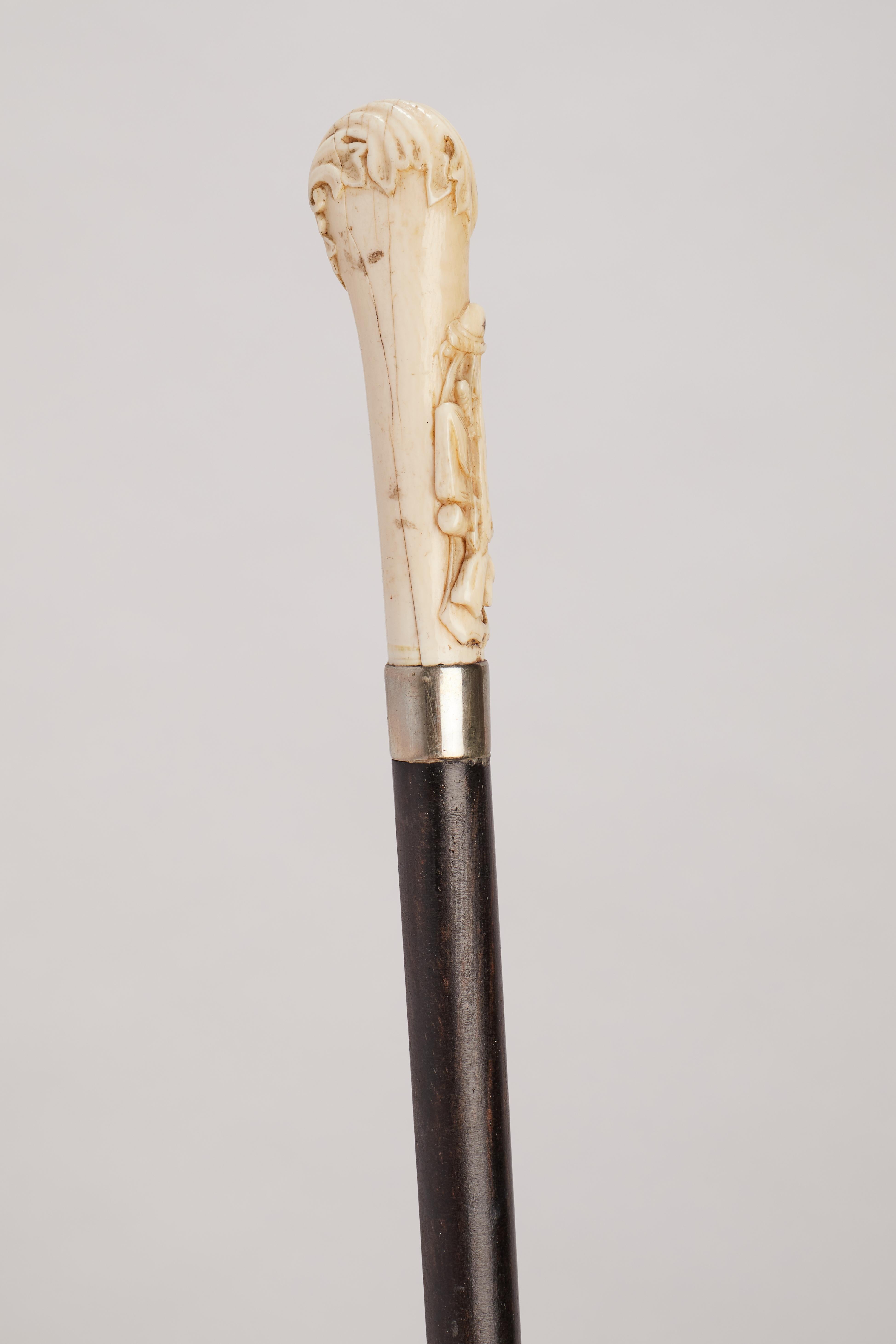 Autrichien Cette canne à manche ivoire représente un fusil, un sac de chasse et un chien, Autriche 1880 en vente