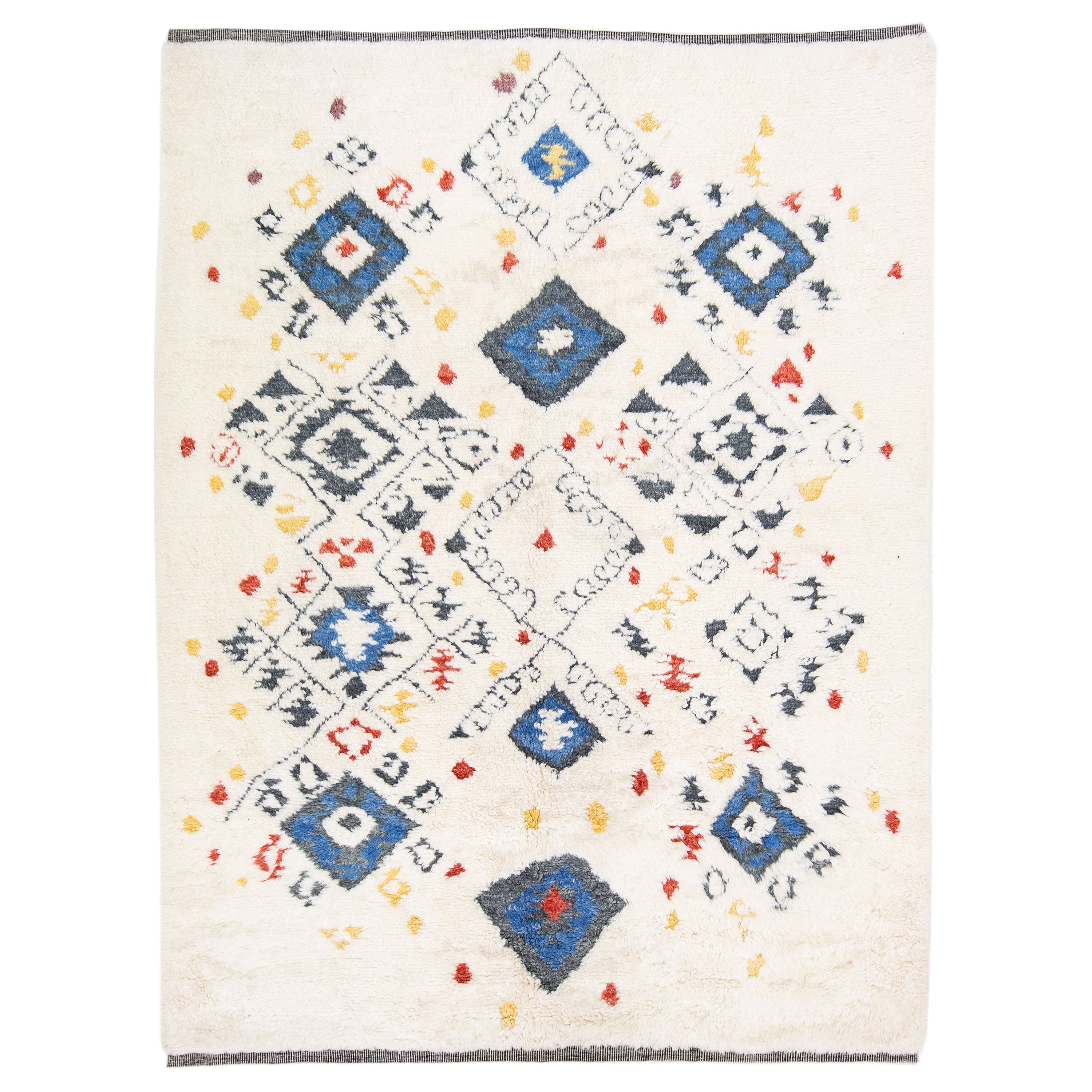 Tappeto in lana avorio fatto a mano in stile marocchino con un moderno design tribale