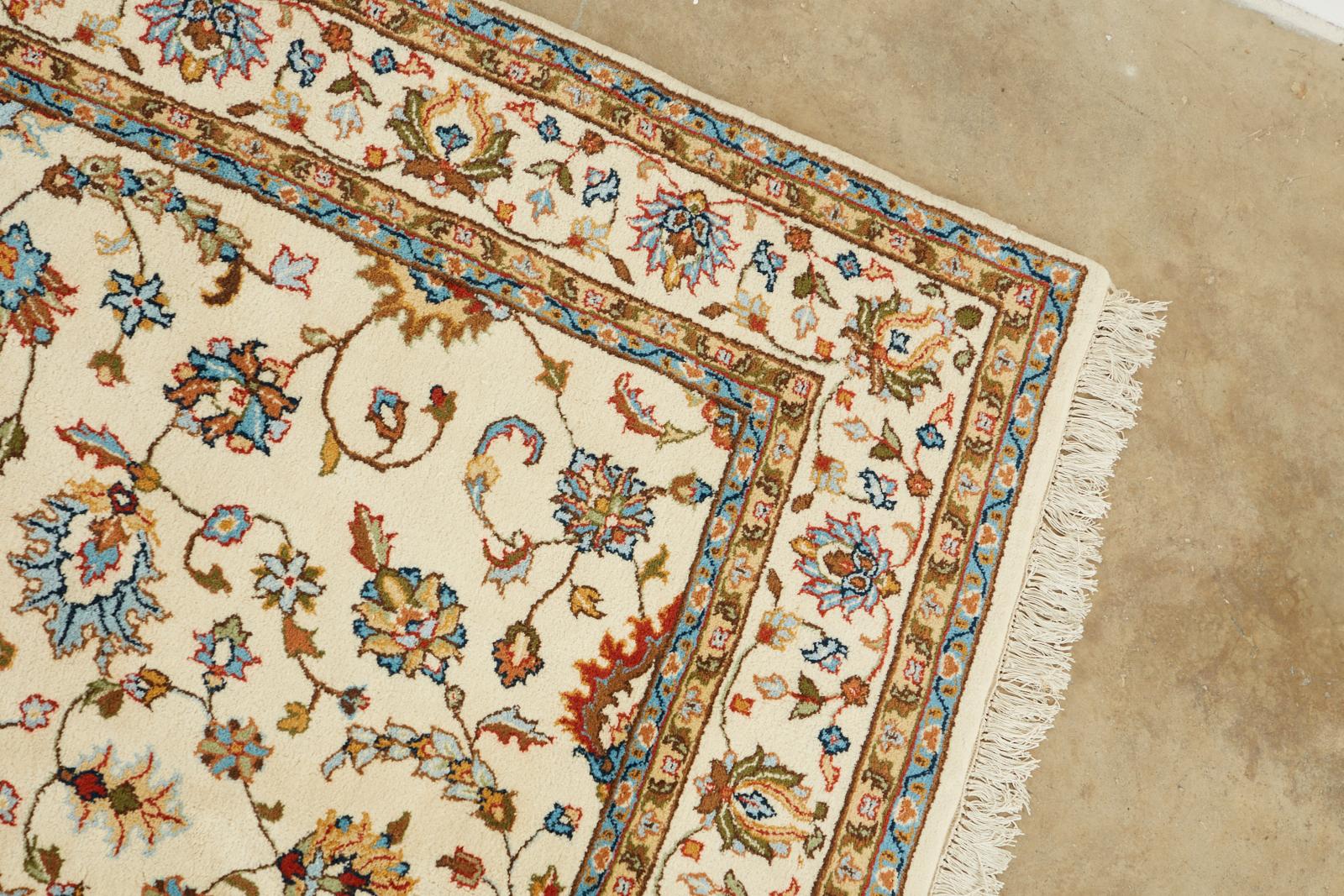Elfenbeinfarbener Indo-Persischer Kashan Design-Teppich im Angebot 2