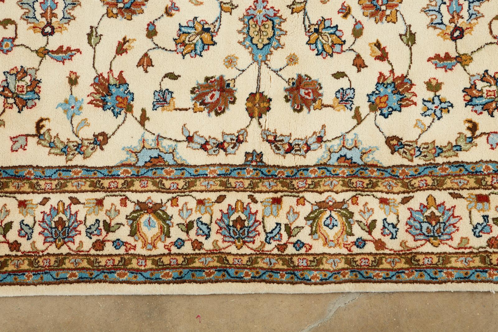 Elfenbeinfarbener Indo-Persischer Kashan Design-Teppich im Angebot 4