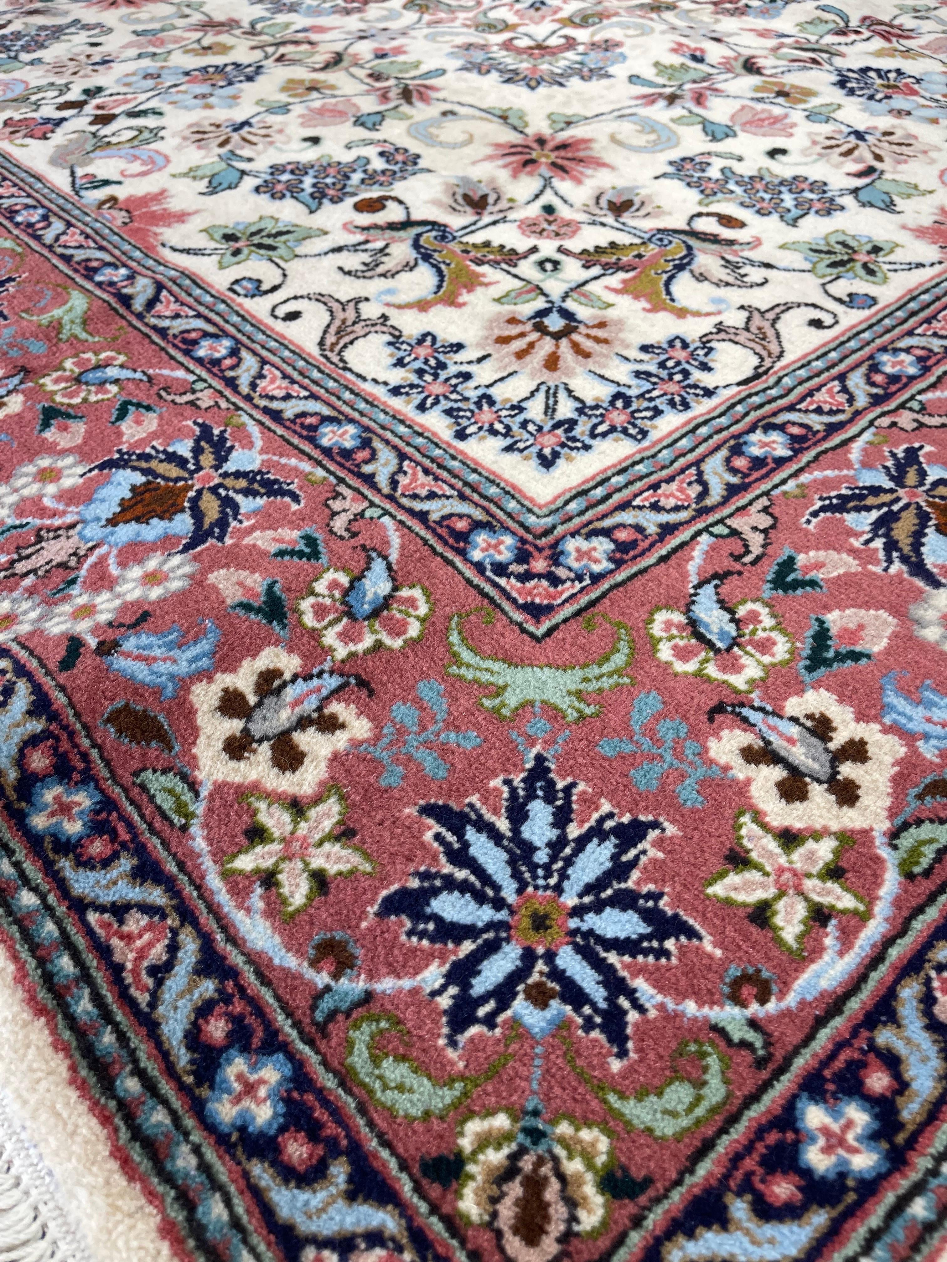 Ivory Kashan Square Rug In New Condition For Sale In Morton Grove, IL