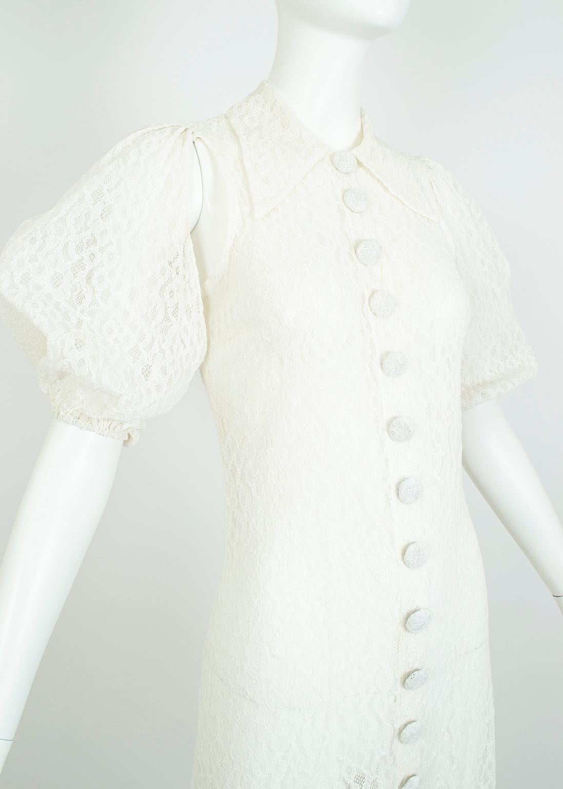Ivory Lace Bridal Shirtwaist Princess Tea Gown with Slashed Puff Sleeve–XS, 1950 In Good Condition In Tucson, AZ