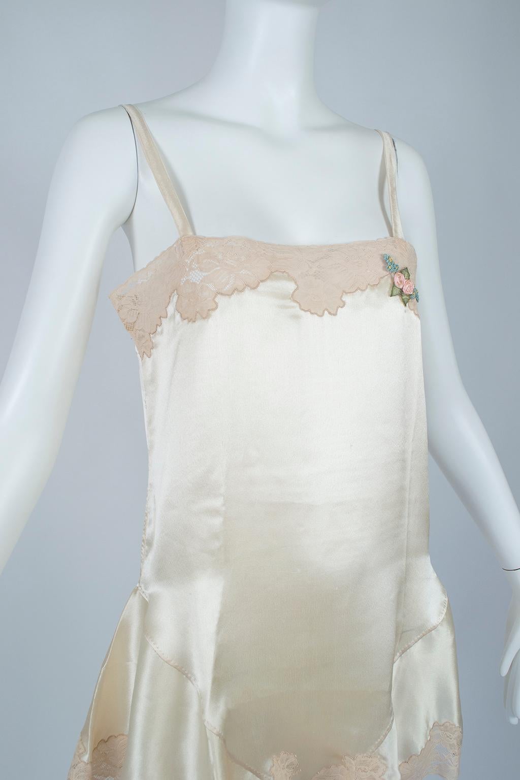 Ivory Bridal Trousseau Lacquered Satin Skirt Leg Step-In Romper Teddy –XS, 1920s In Good Condition For Sale In Tucson, AZ