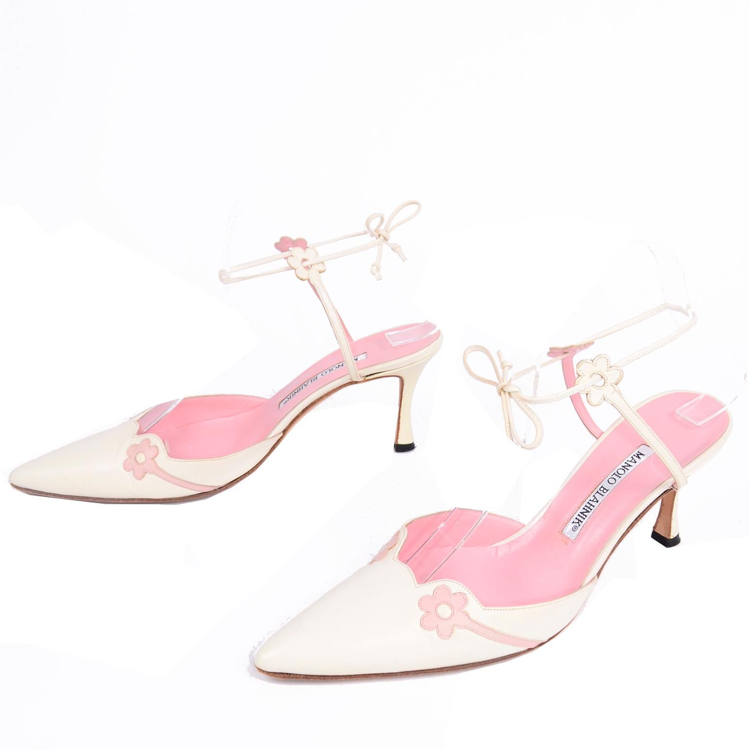 Ivory Leather Manolo Blahnik Shoes With Pink Daisy Flowers and Ankle Straps In Excellent Condition In Portland, OR