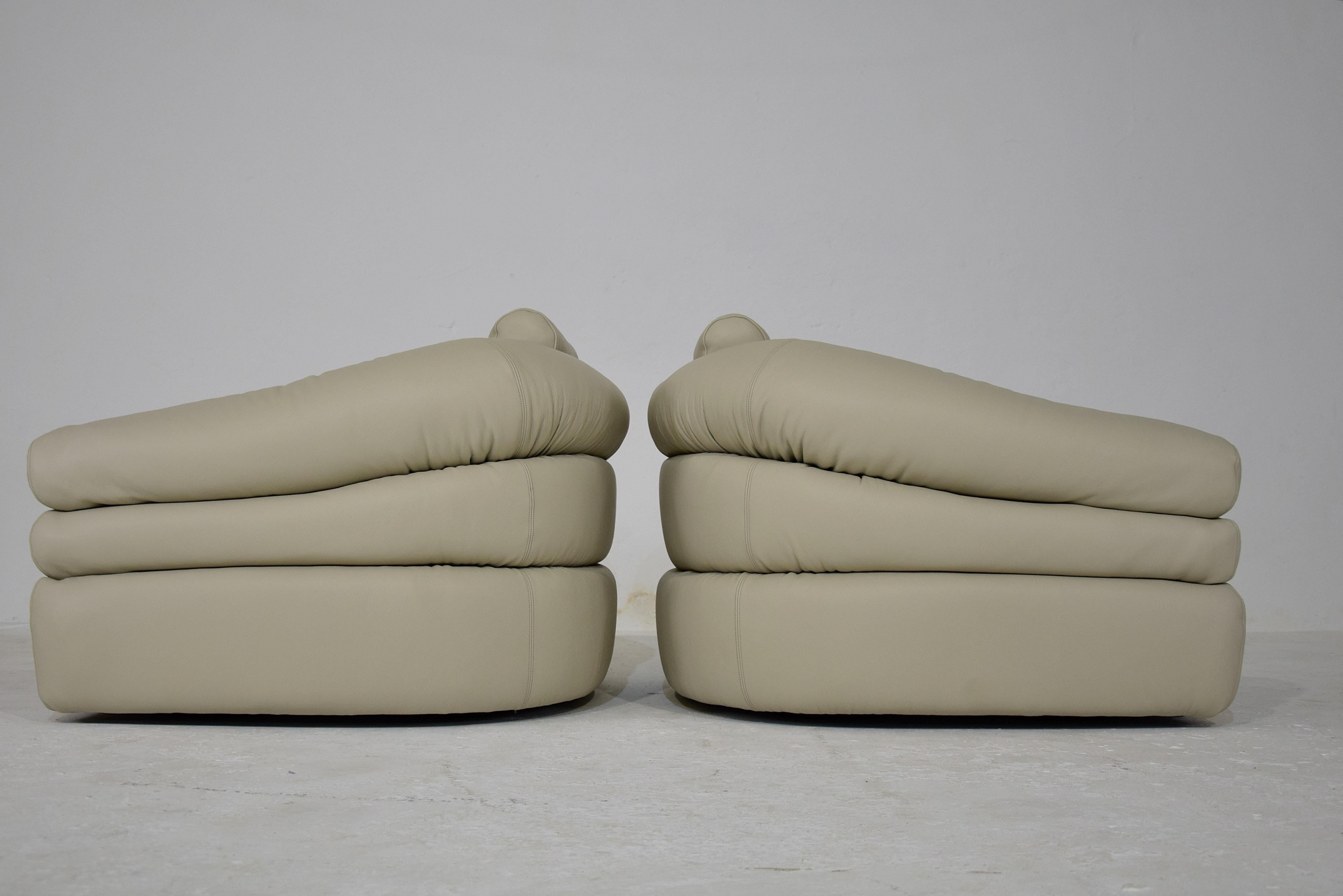 Mid-20th Century Ivory Leather Mid-Century Modern Straccio Lounge Chairs by Zanotta, Italy