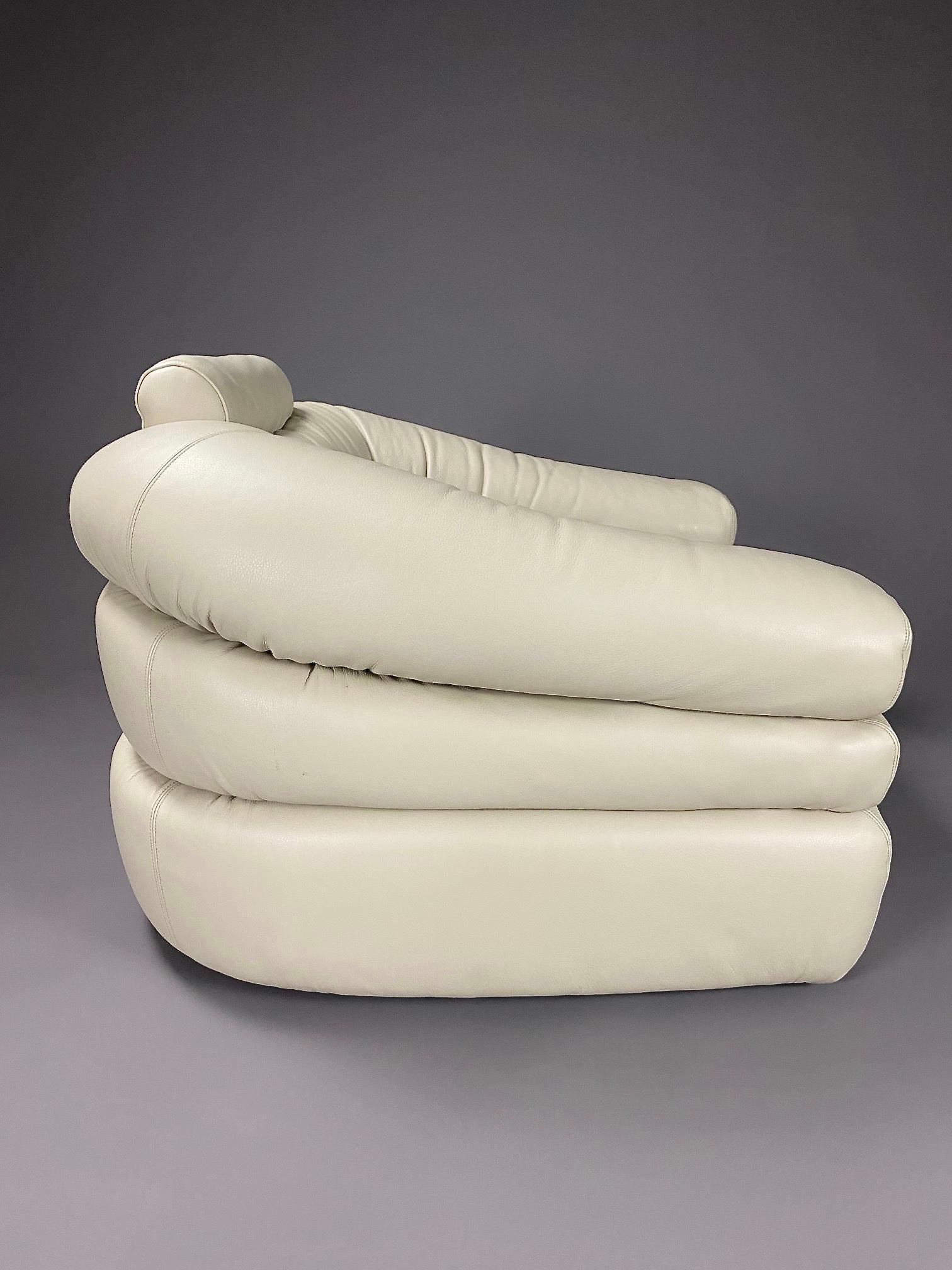 Elfenbeinfarbener Straccio Loungesessel aus Leder von Zanotta, Italien, Moderne der Mitte des Jahrhunderts (Mitte des 20. Jahrhunderts) im Angebot