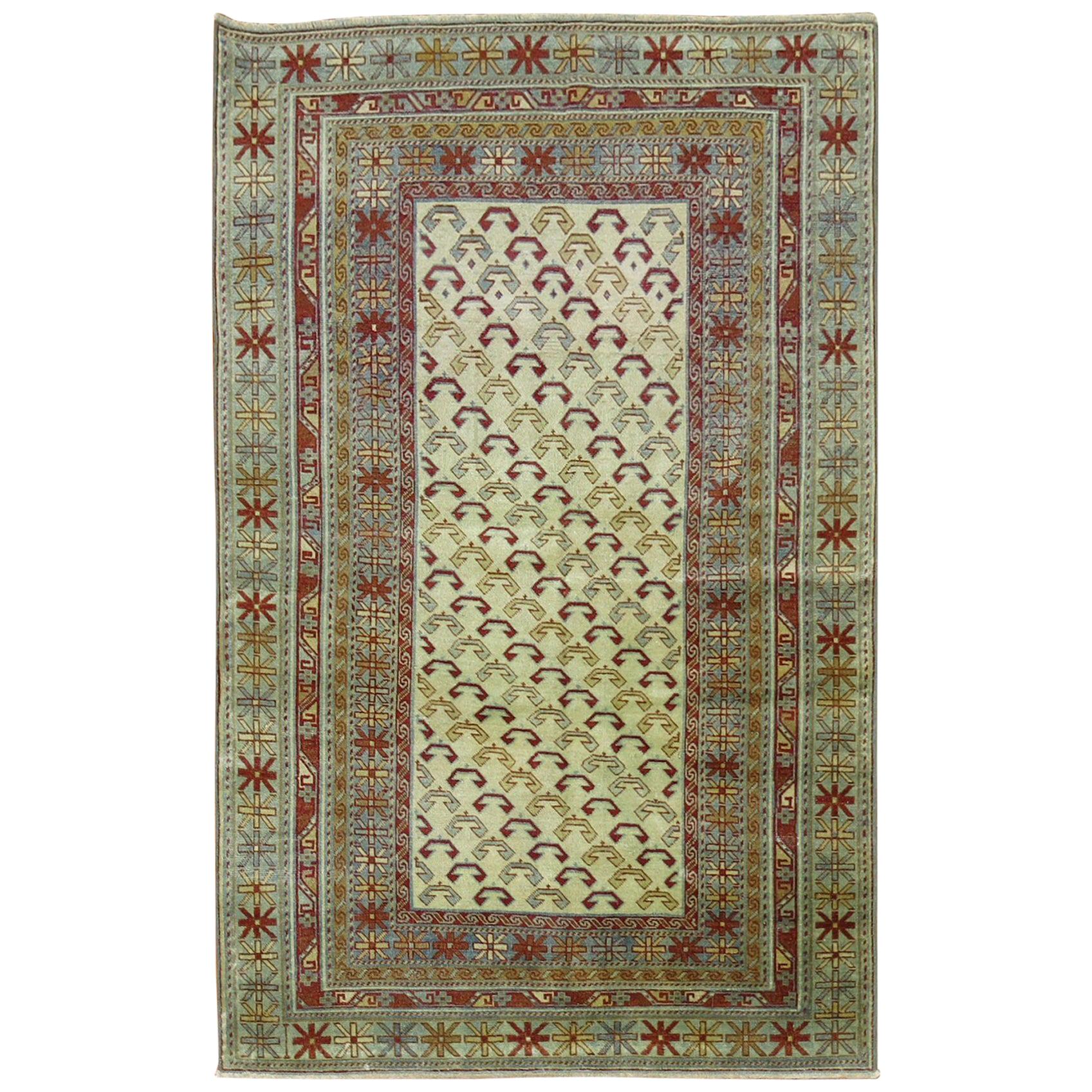 Kaukasischer Schirwan-Teppich im Vintage-Stil in Elfenbein, Hellblau und Rot