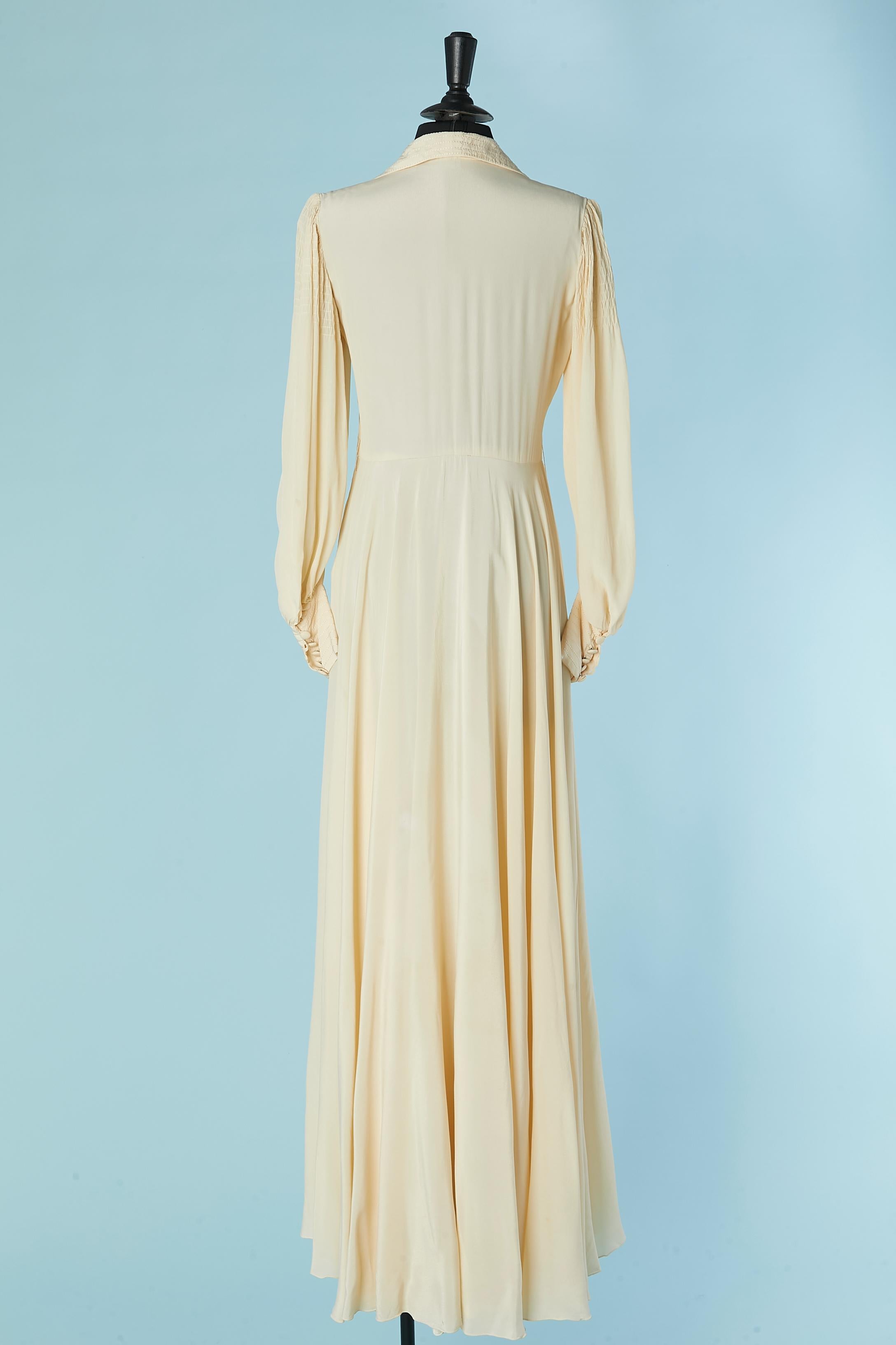 Ivory long silk dress with threads embroideries and top-stitching Circa 1970's For Sale 2