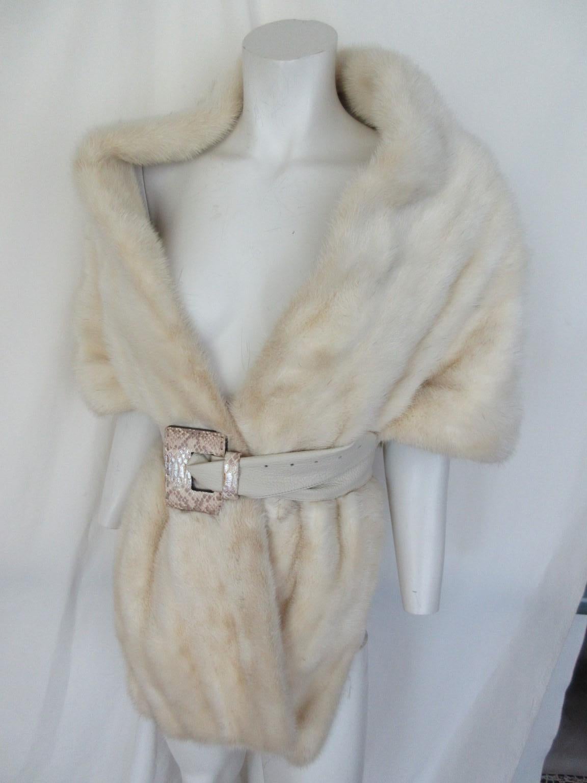 Beautiful vintage stole cape made of soft naturel ivory mink fur .

We offer more luxury fur products, view our frontstore.

Details:
Silk lined
aproxx 200 cm/ 78.74 inch x 40 cm/ 15.74  inch
Nice to wear for marriage, party or on jeans.
In pre
