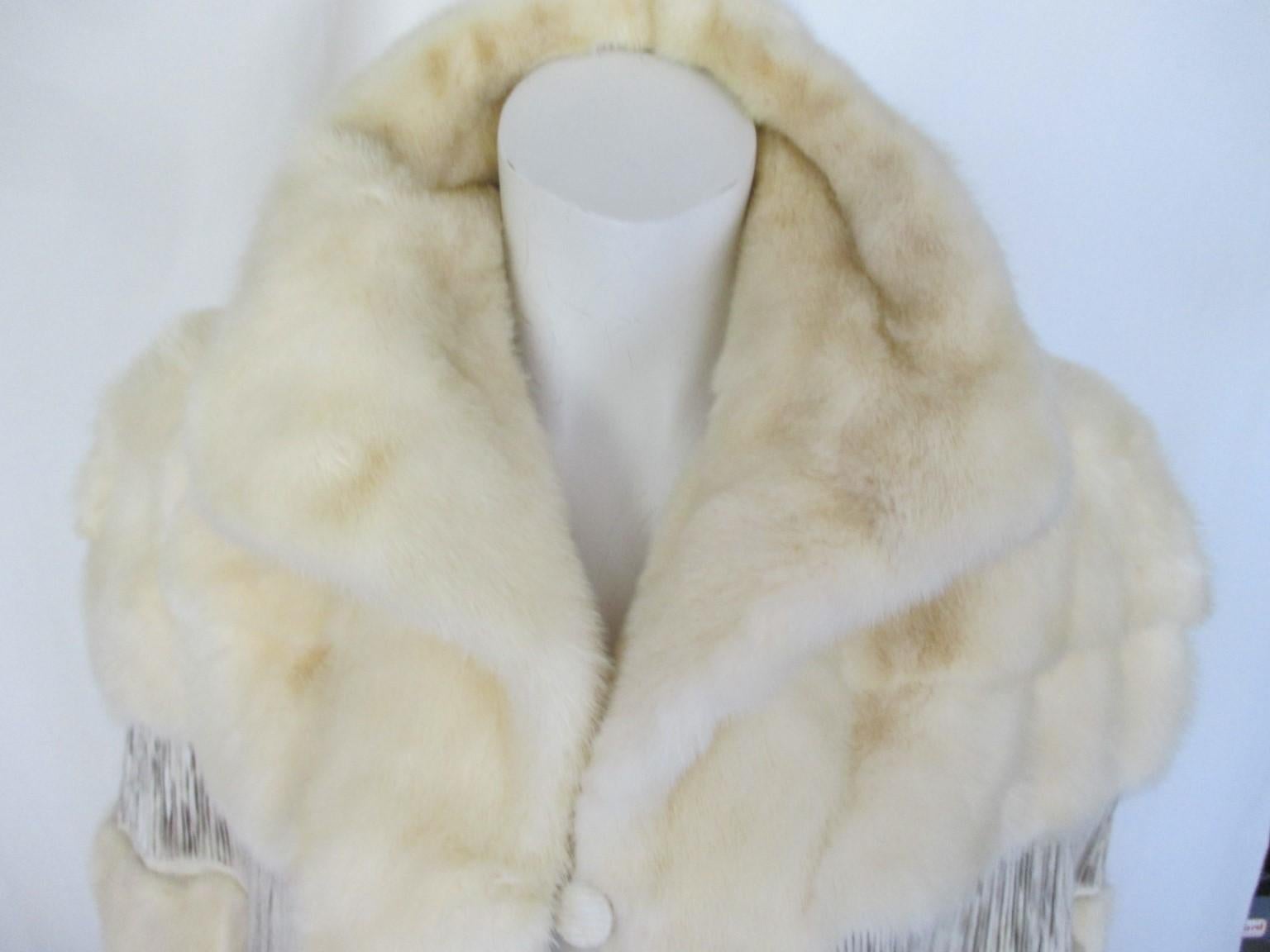 Ivory Mink Fur Leather Fringe Cape In Good Condition For Sale In Amsterdam, NL