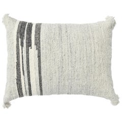 Coussin moderne de style Boho Chic en laine et coton ivoire