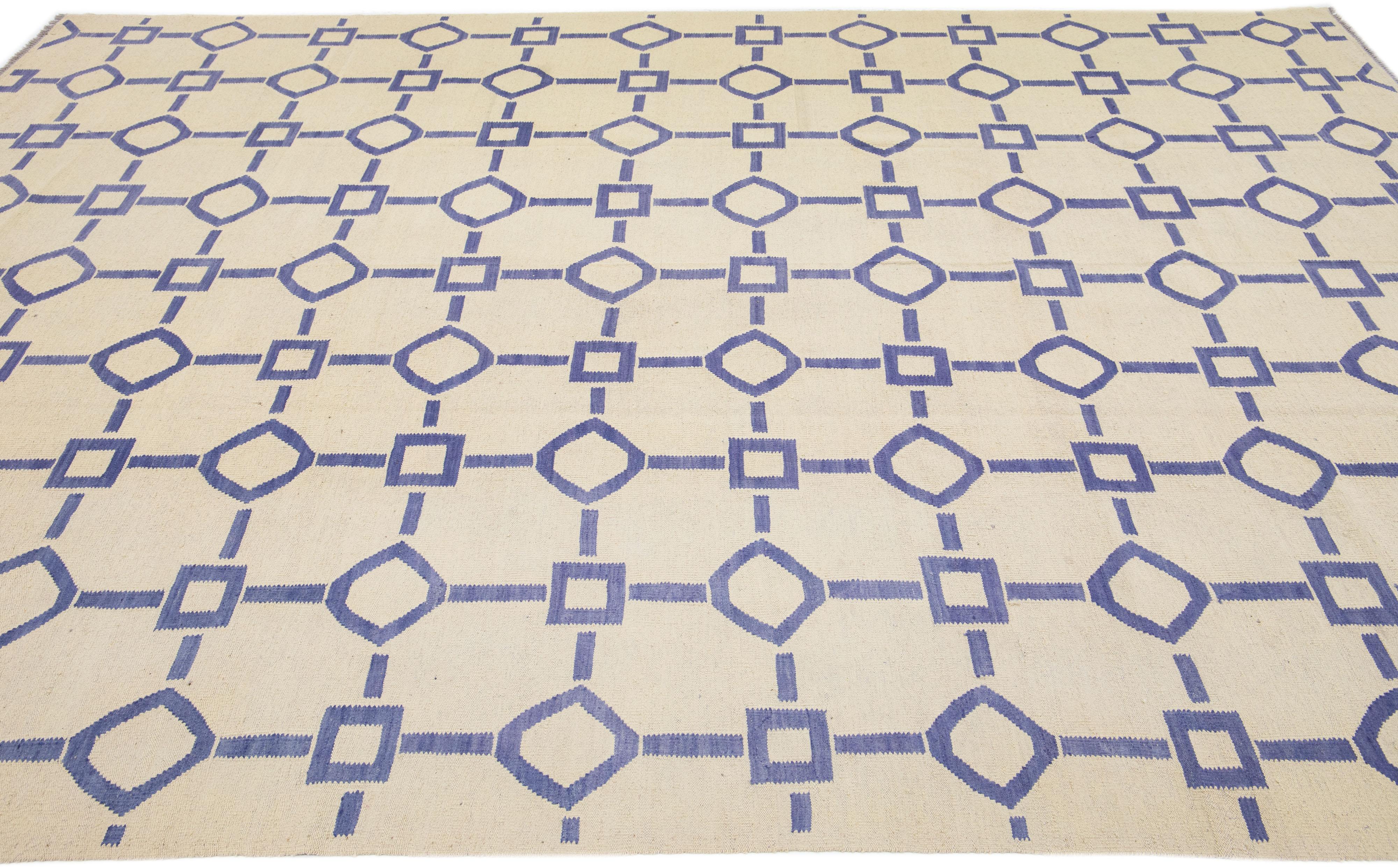 Hand-Knotted Ivory Modern Kilim Wool Rug Flatweave with Geometric Pattern For Sale