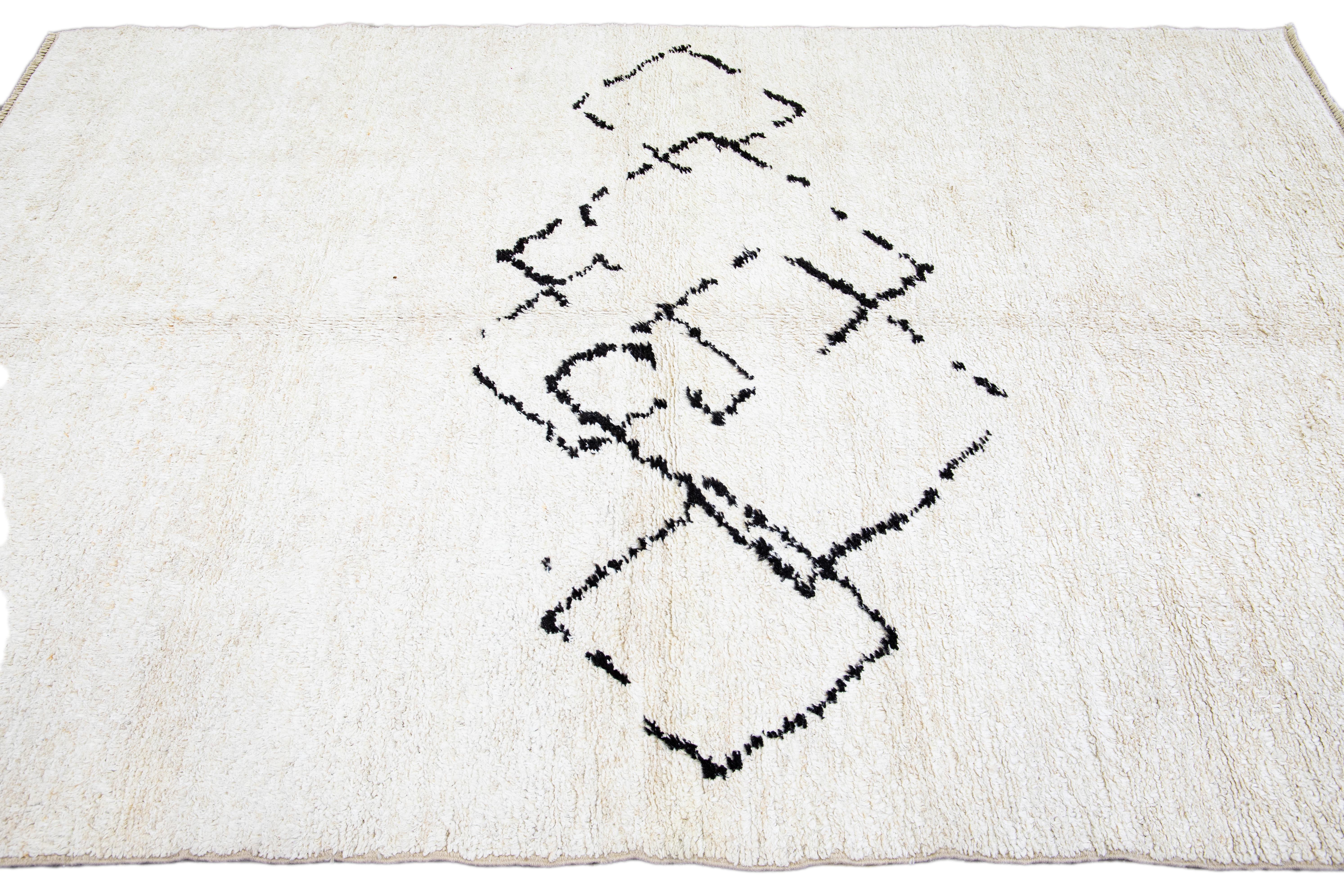 Hand-Knotted Ivory Modern Moroccan Handmade Minimalism Center Design Wool Rug For Sale
