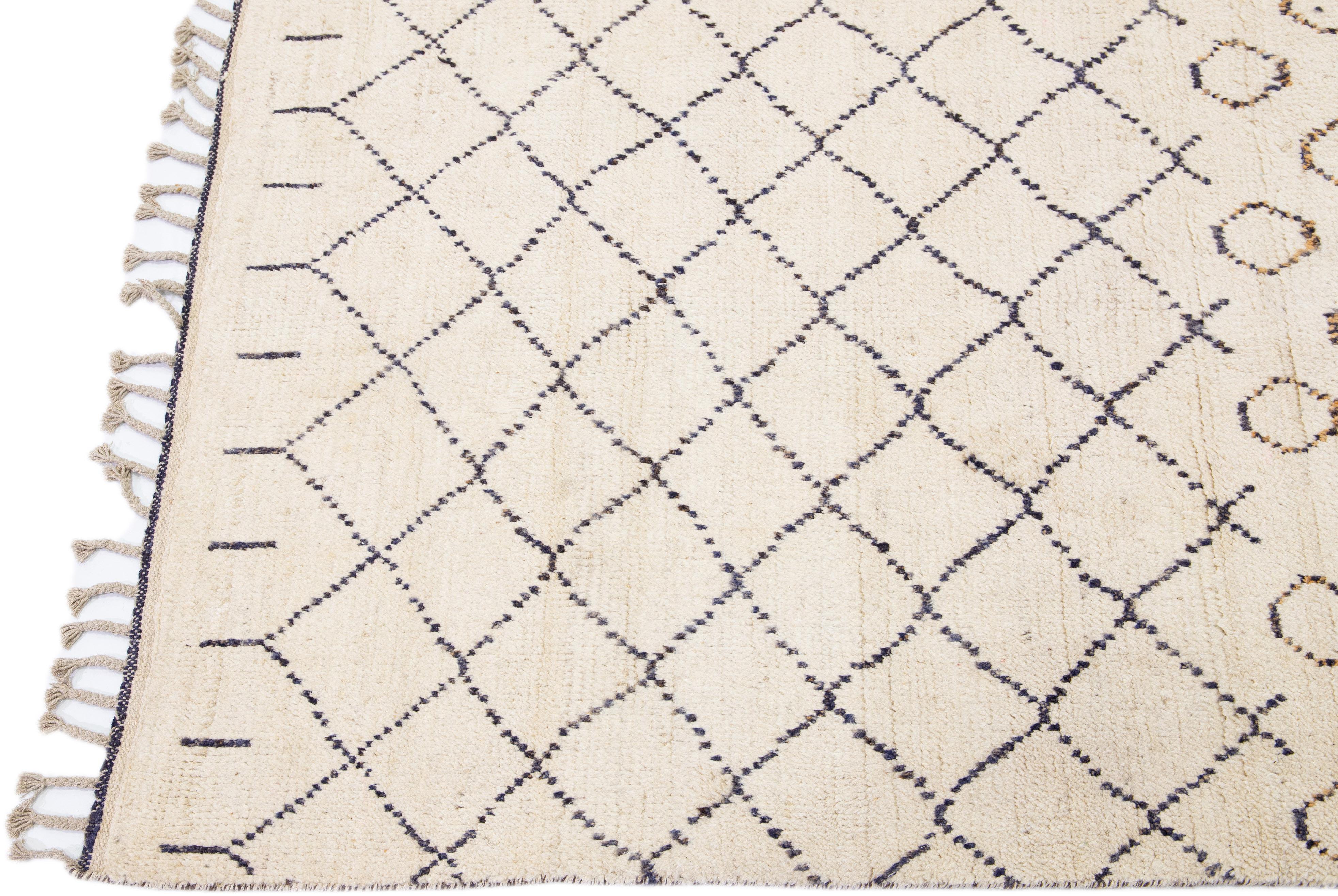 Organic Modern Ivory Modern Moroccan Style Handmade Geometric Wool Rug For Sale
