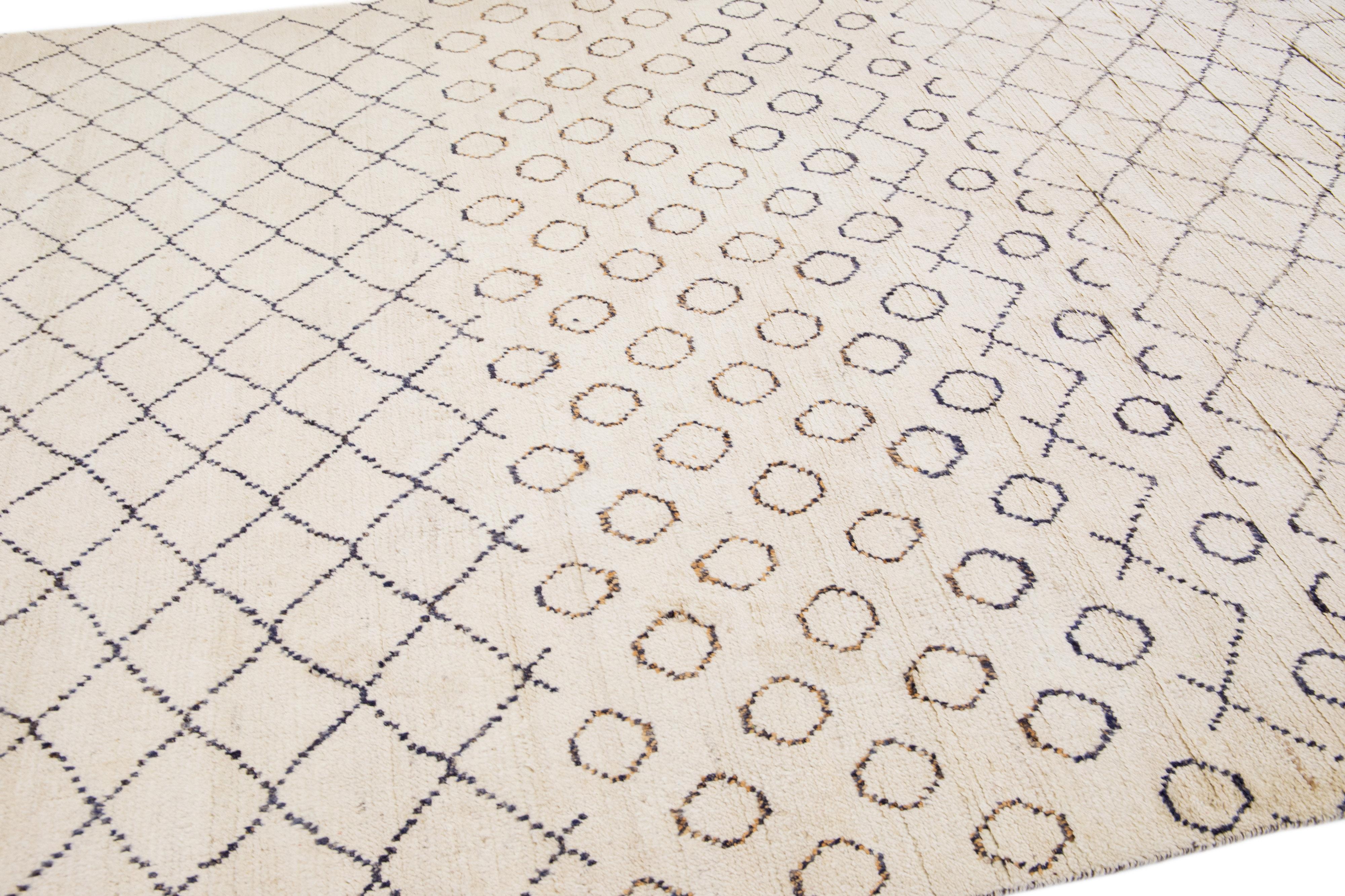 Contemporary Ivory Modern Moroccan Style Handmade Geometric Wool Rug For Sale