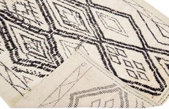 Elfenbeinfarbener Moderner Marokkanischer Stil Handgefertigter Wollteppich mit Tribal-Muster