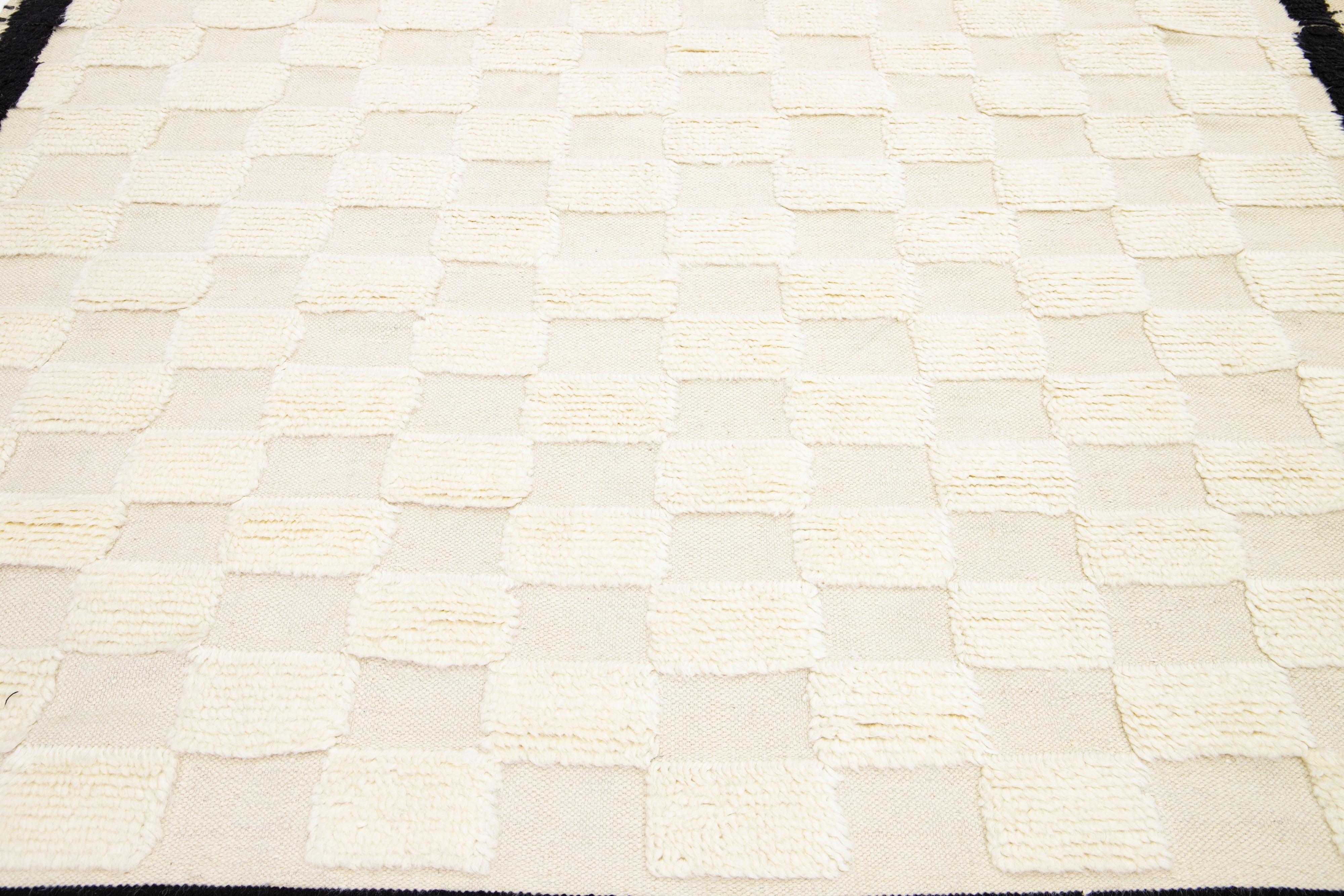 Ivory Modern Moroccan Style Handmade Wool Rug With Checker Design In New Condition For Sale In Norwalk, CT