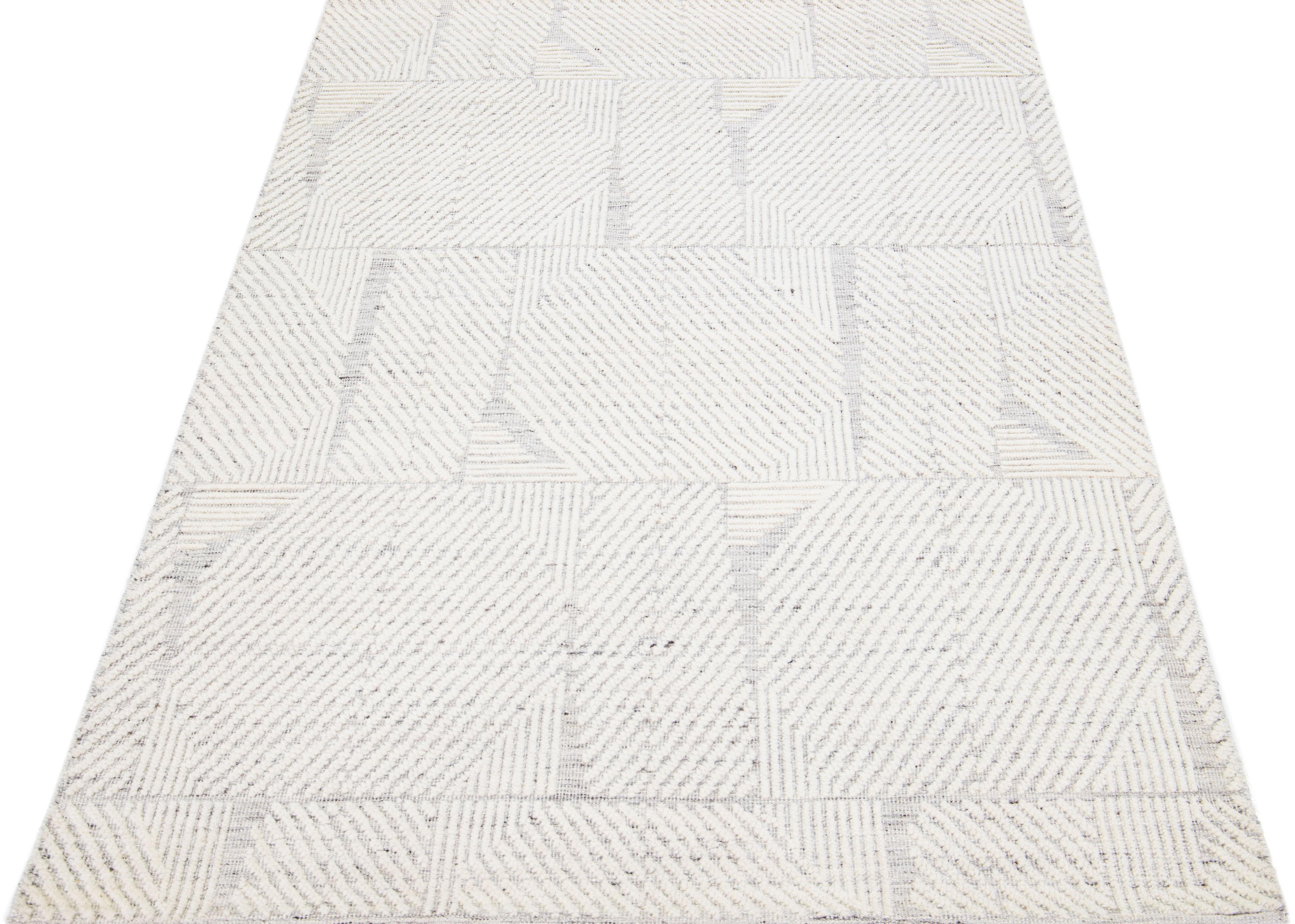Beautiful modern Moroccan-style hand-knotted wool rug with a beige color field. This rug is part of our Apadana's Safi Collection and features a minimalist design in gray.

This rug measures: 5'1