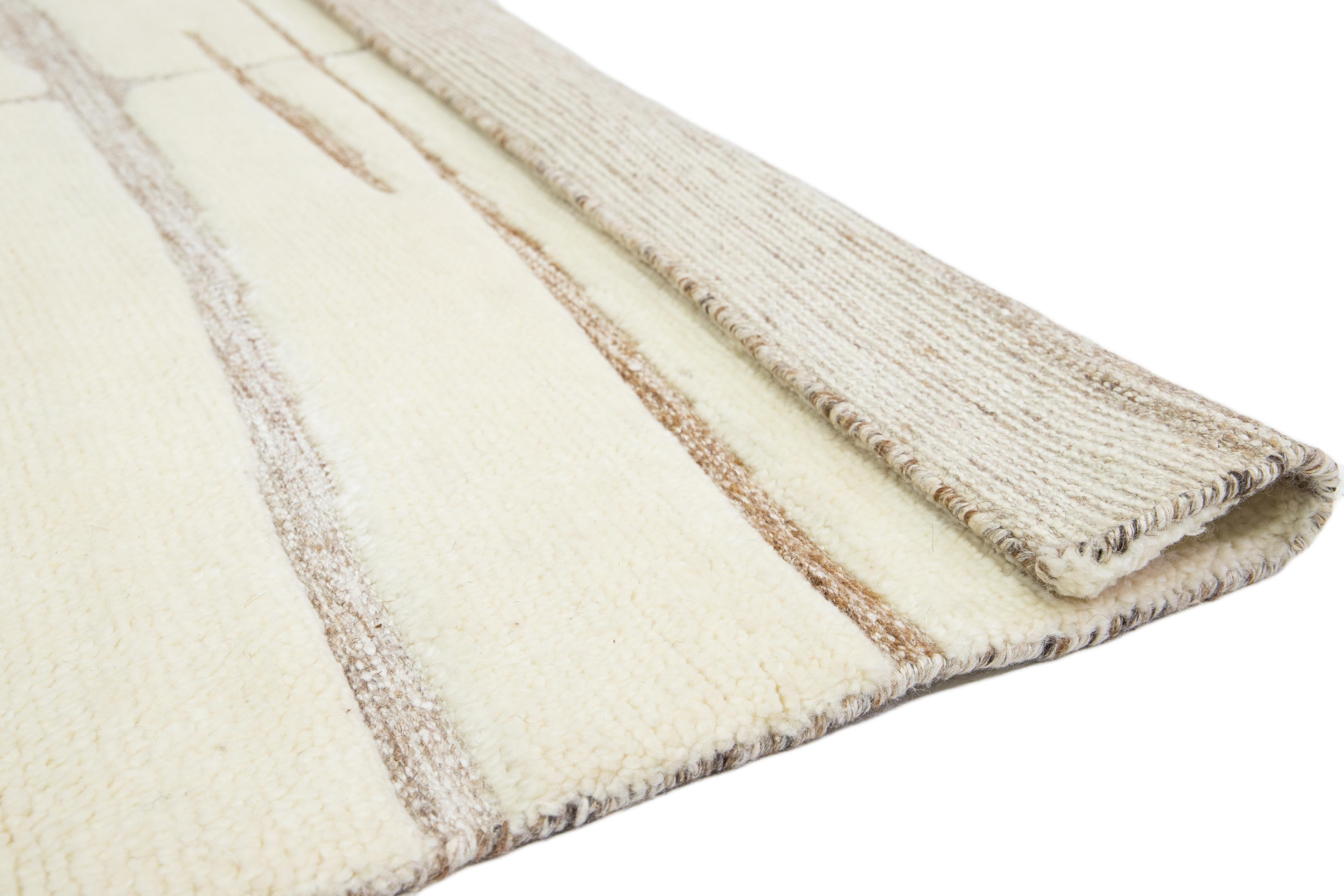Ivory Modern Moroccan-Style Wool Rug Handmade With a Striped Design By Apadana For Sale 1