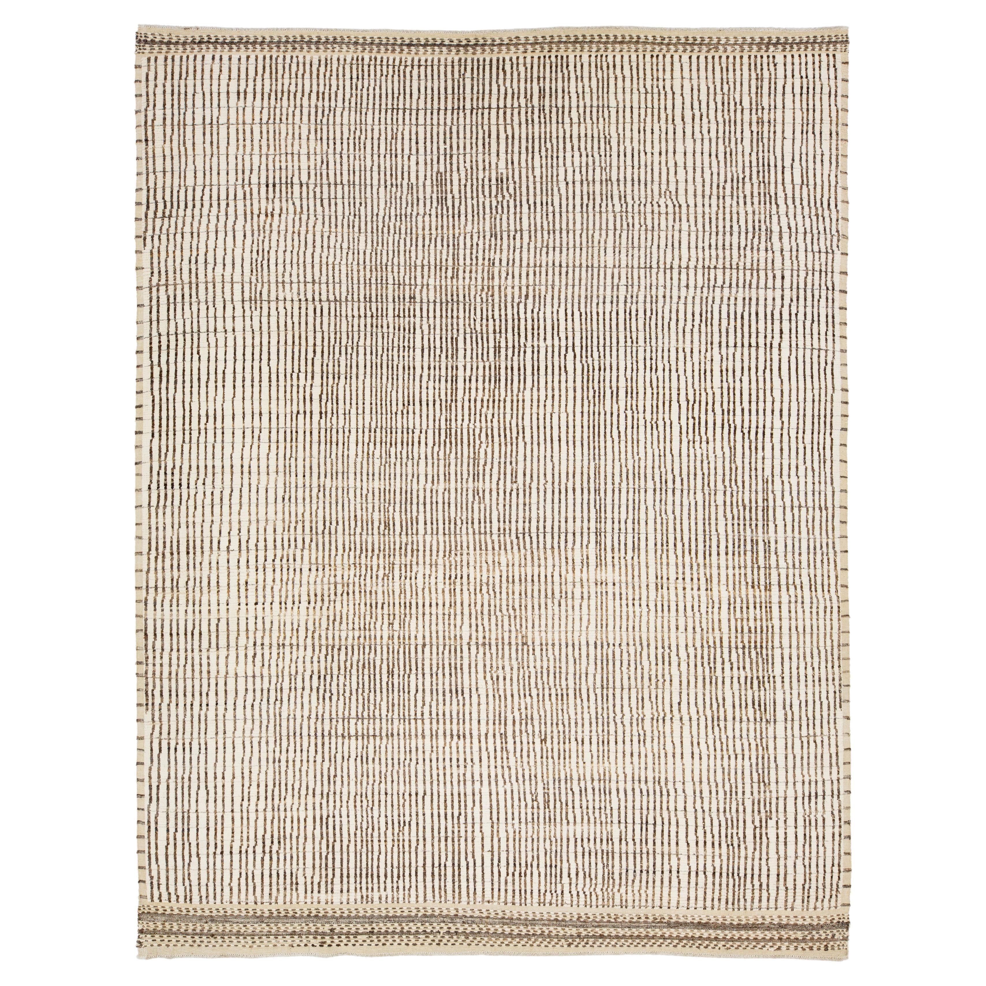 Ivory Modern Moroccan Style Wool Rug with Handmade Linear Pattern in vendita