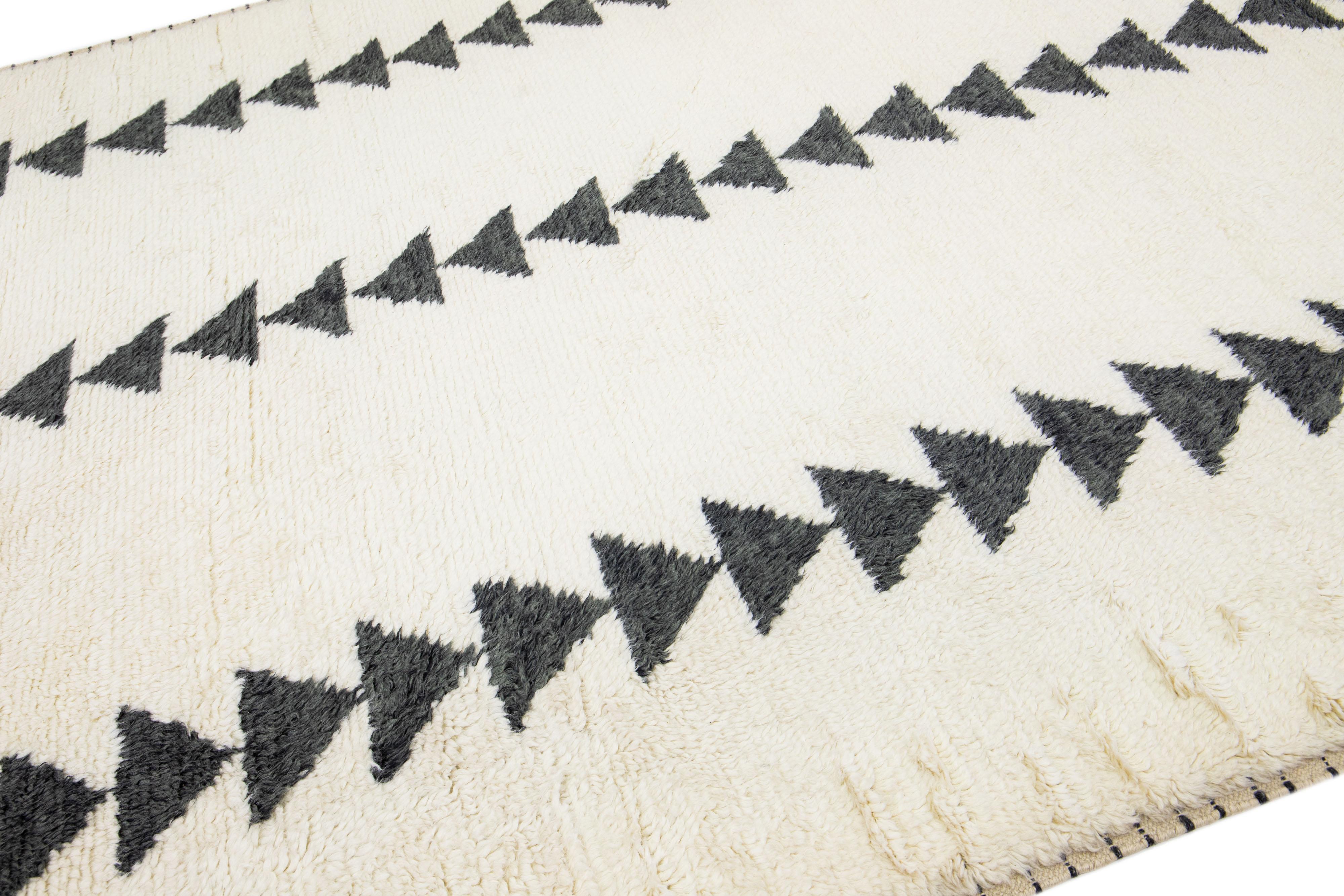 Organic Modern Ivory Modern Moroccan Style Wool Rug  with Tribal Pattern For Sale