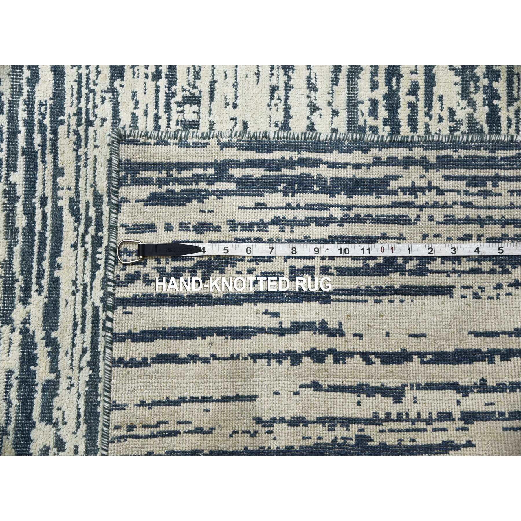 Tappeto orientale avorio dal design moderno a righe in seta e lana tono su tono annodato a mano in vendita 4
