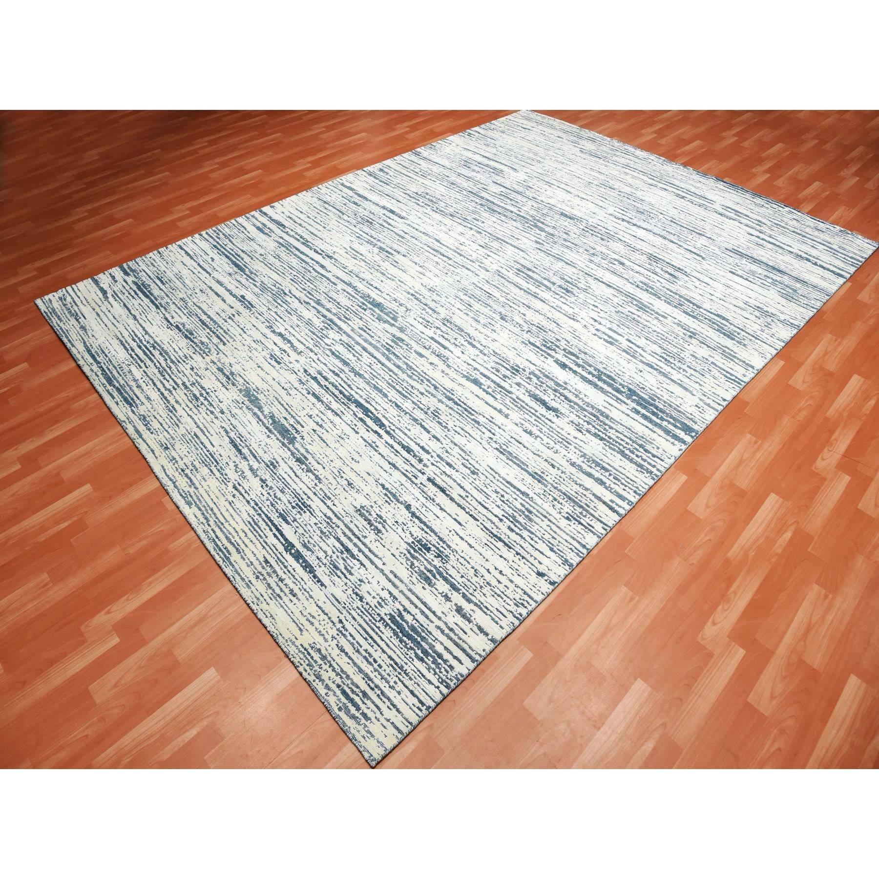 Indiano Tappeto orientale avorio dal design moderno a righe in seta e lana tono su tono annodato a mano in vendita