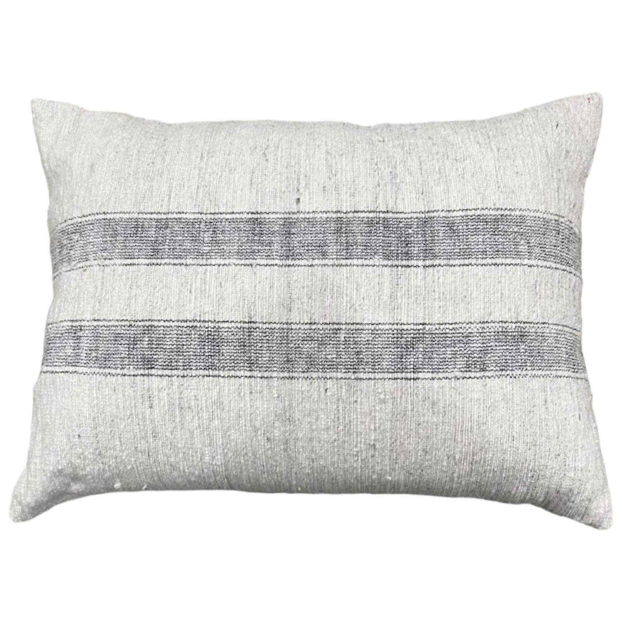 Coussin moderne ivoire en laine et coton avec motif rayé