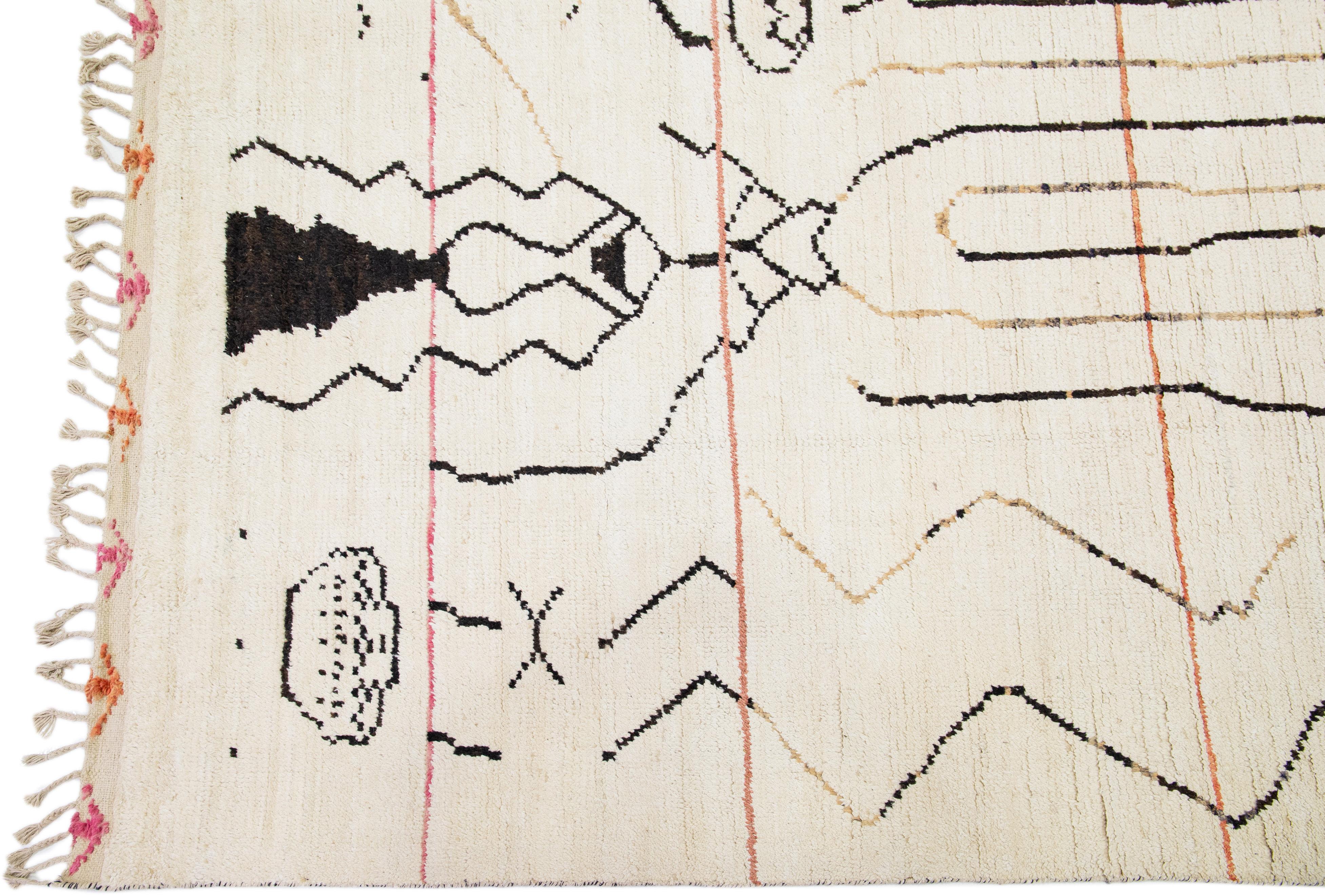 Pakistani Ivory Moroccan Berber Style Handmade Abstract Wool Rug For Sale