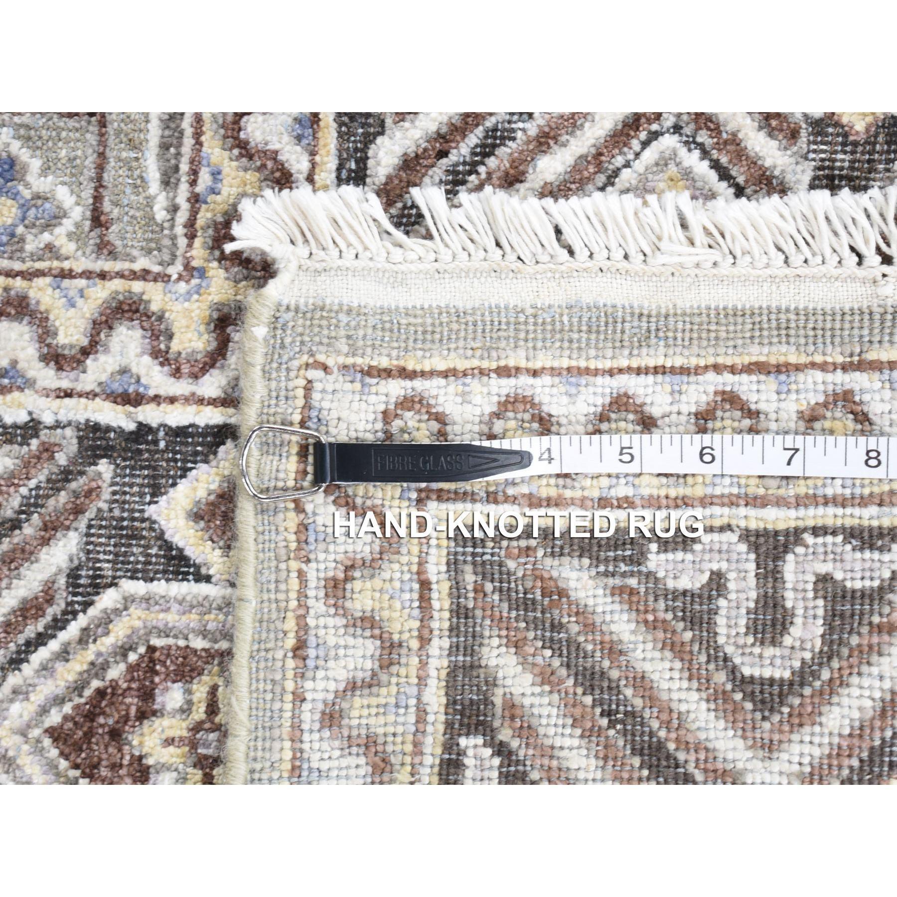 Tapis oriental noué à la main, en soie et laine texturée ivoire à motif moghol 10'1