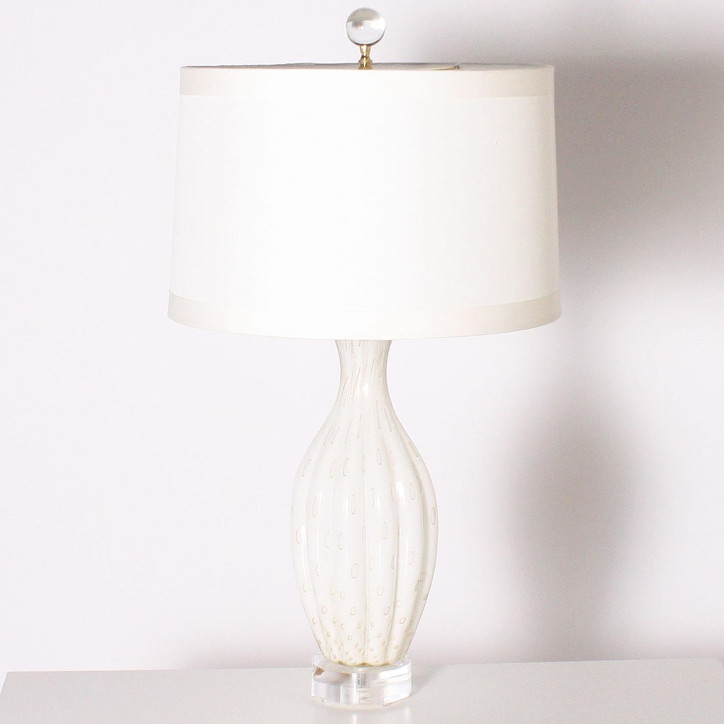 Ivory Murano glass lamp with gold flecks by Dino Martens, circa 1960.