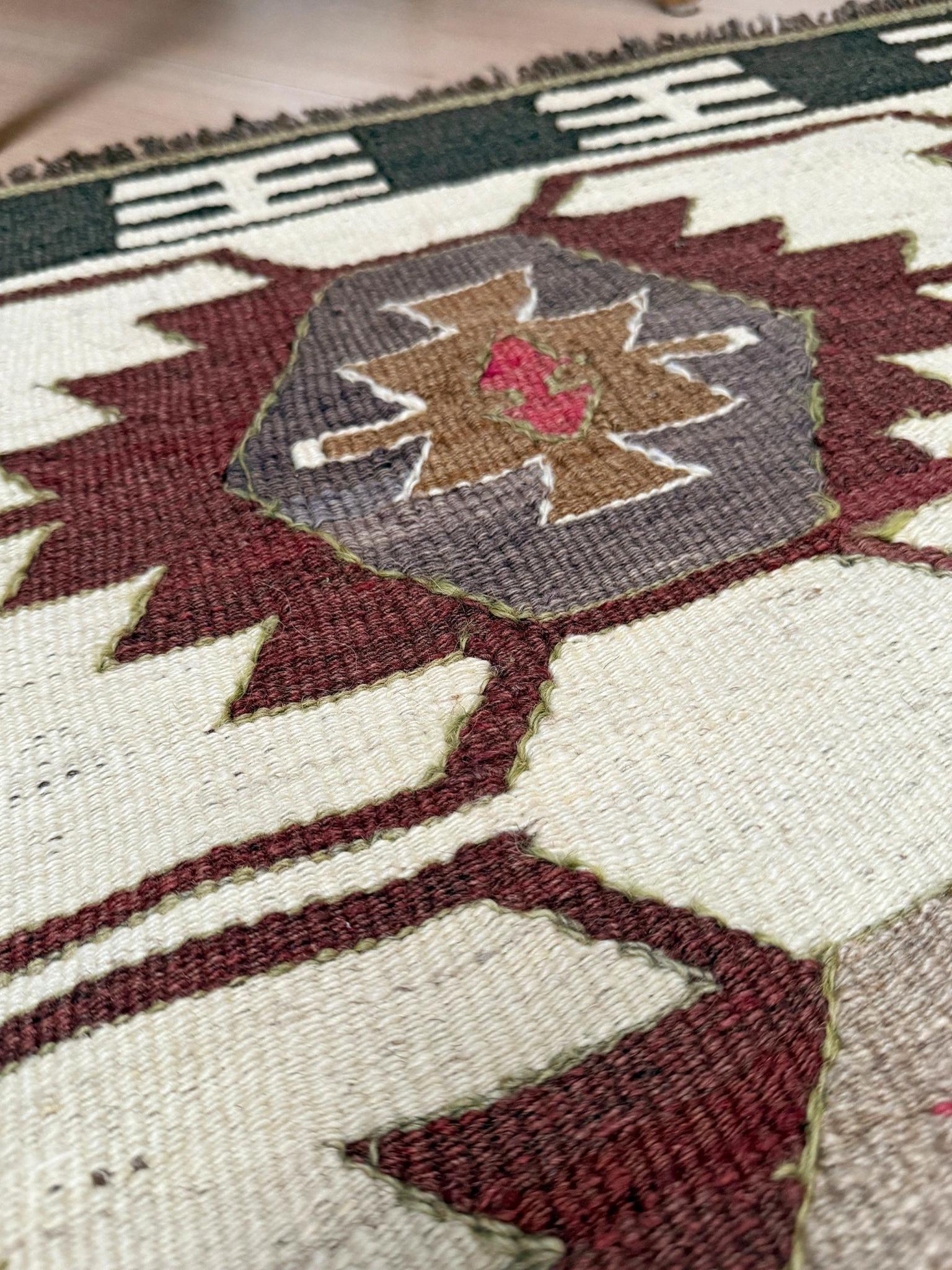 Lana Mut Kilim d'avorio - Tappeto tribale turco a trama piatta in stile Navajo (3'x5') - 1970s in vendita