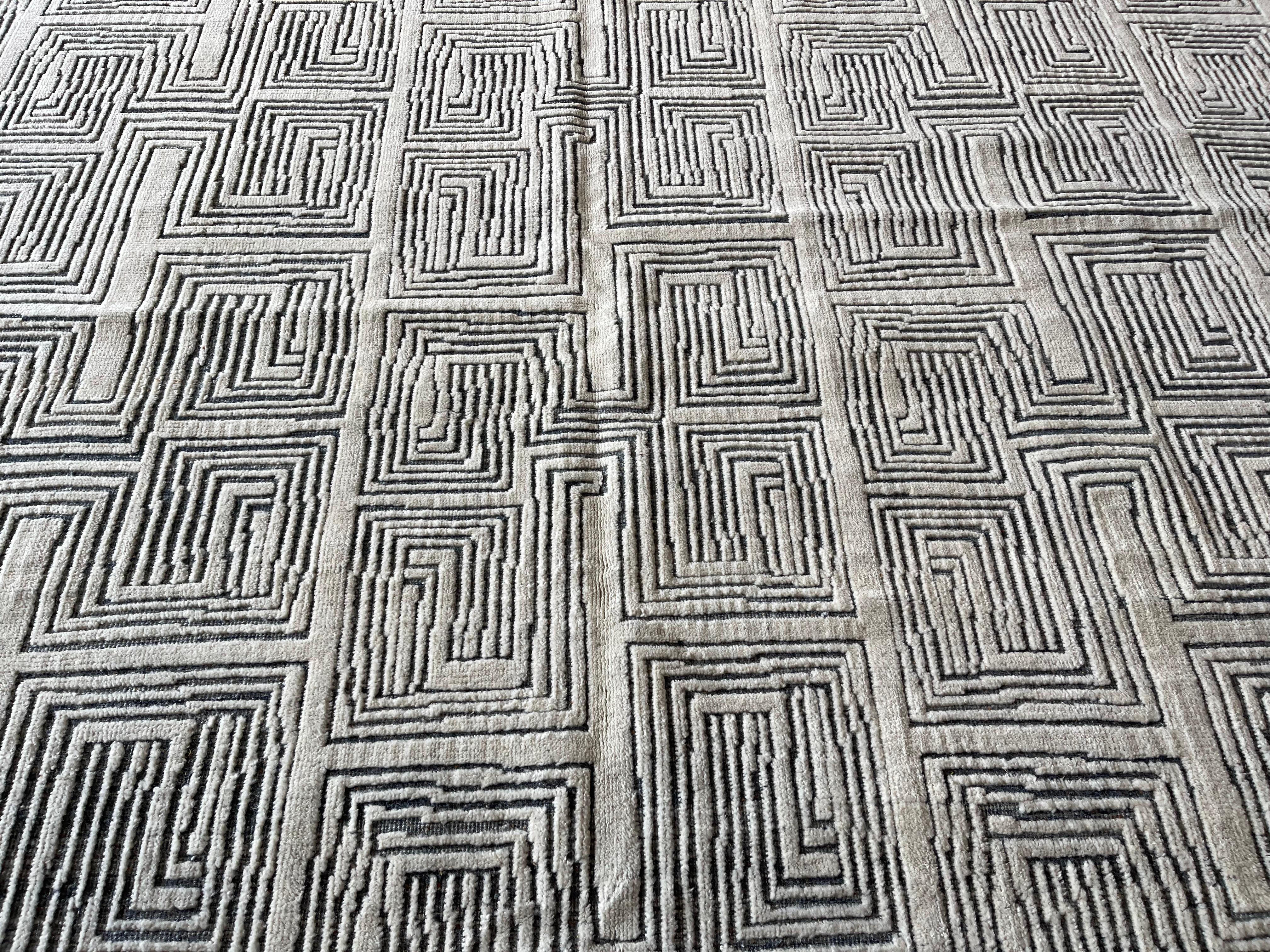 XXI secolo e contemporaneo Tappeto per l'area Maze Moroccan Design Avorio e Blu in vendita