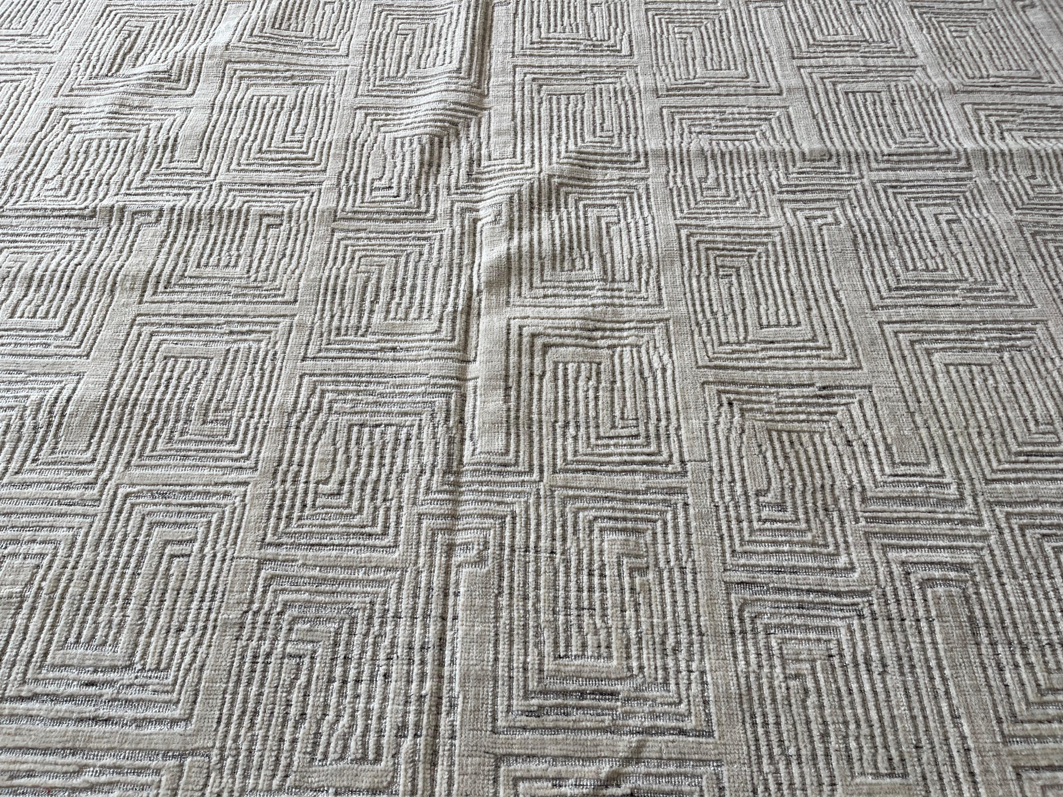 XXI secolo e contemporaneo Tappeto per l'area Maze Moroccan Design Avorio su Avorio in vendita