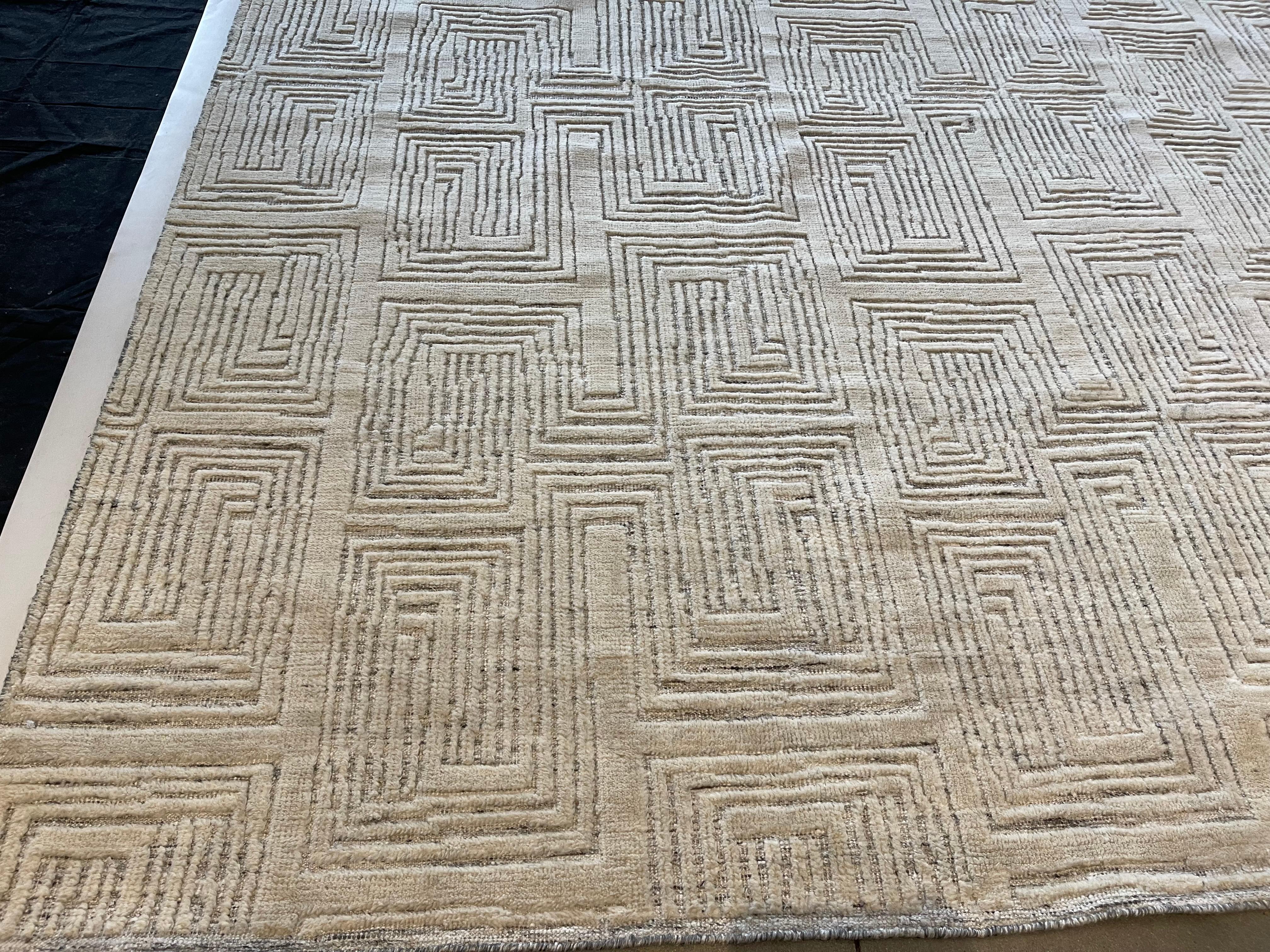 XXI secolo e contemporaneo Tappeto per l'area Maze Moroccan Design Avorio su Avorio in vendita