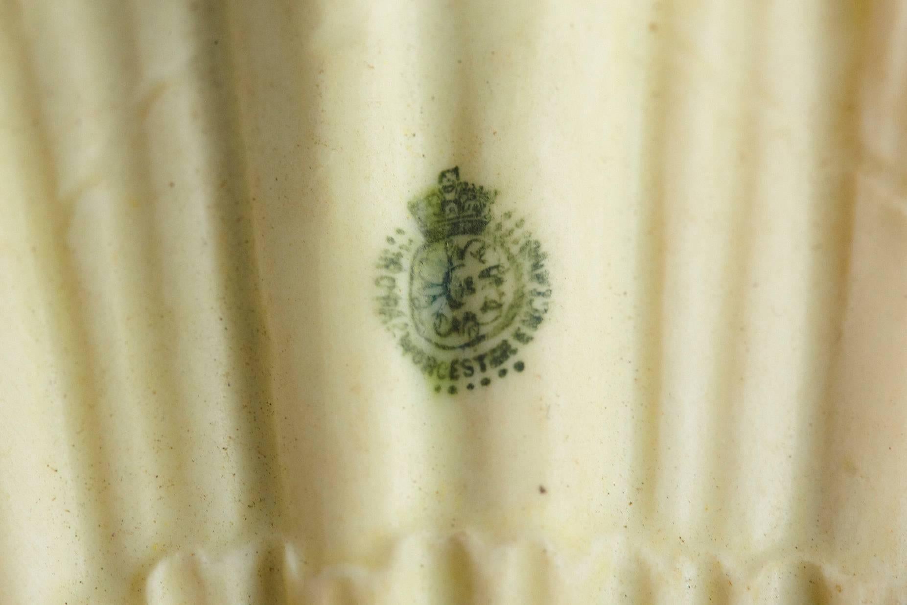 Ivory Open Faced Porcelain Shell Bowl on Three Conch Feet, Royal Worcester, 1909 3