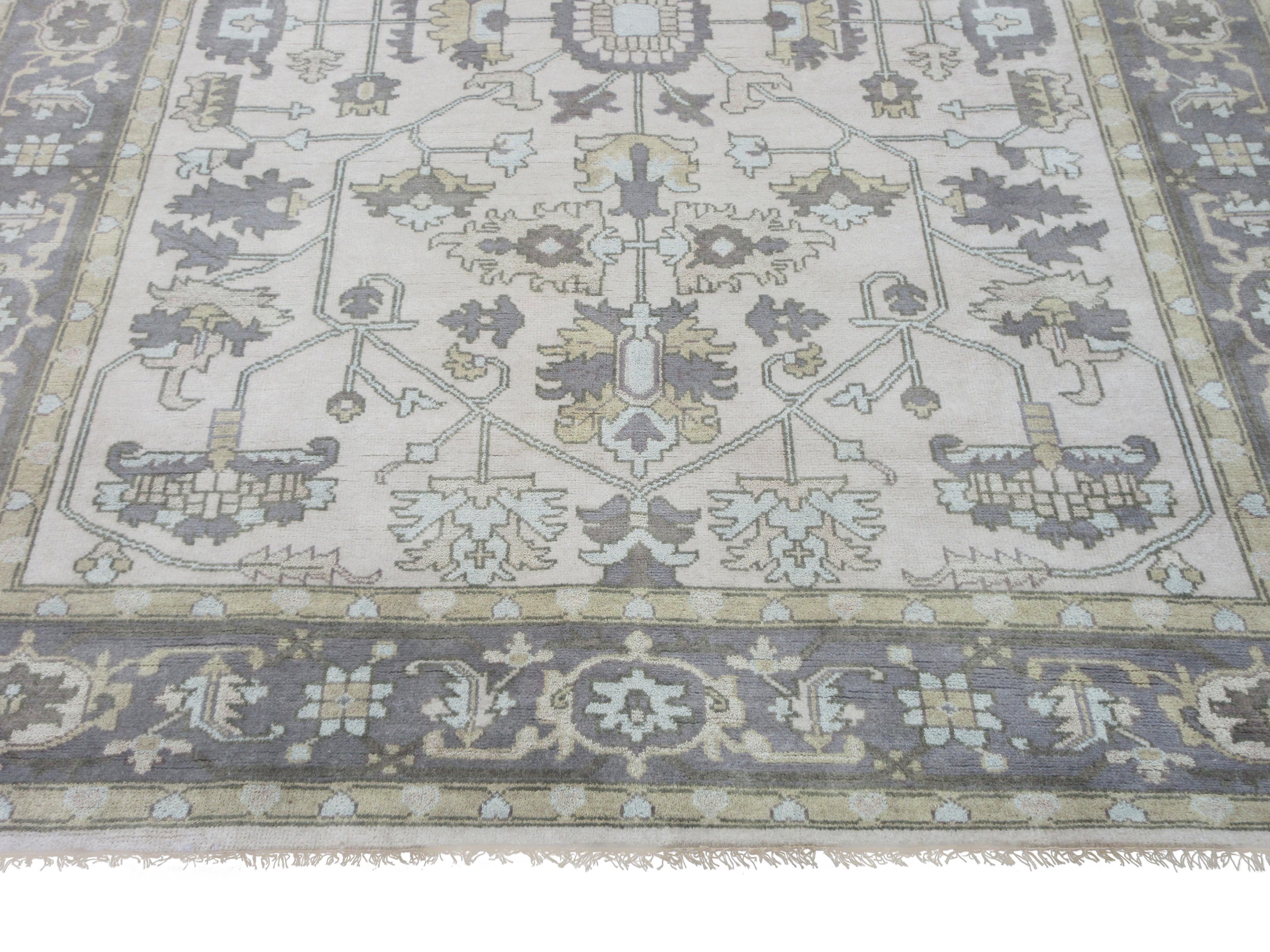 Indian Ivory Oushak Heriz Area Rug For Sale