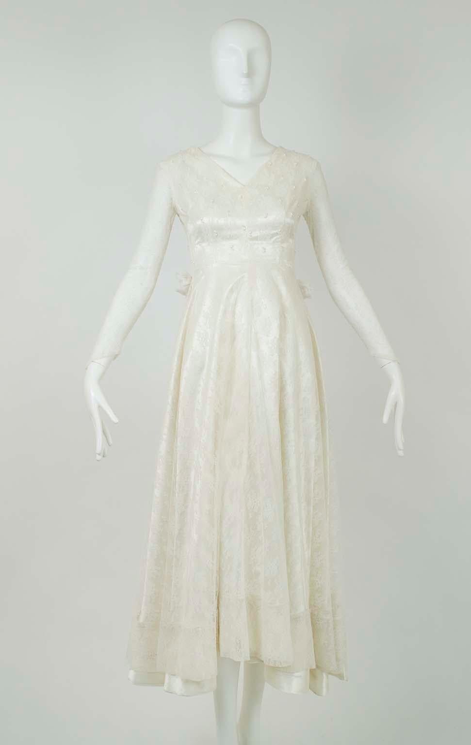 Gris Robe de mariée en perles et dentelle ivoire avec buste rose - XS, années 1950 en vente