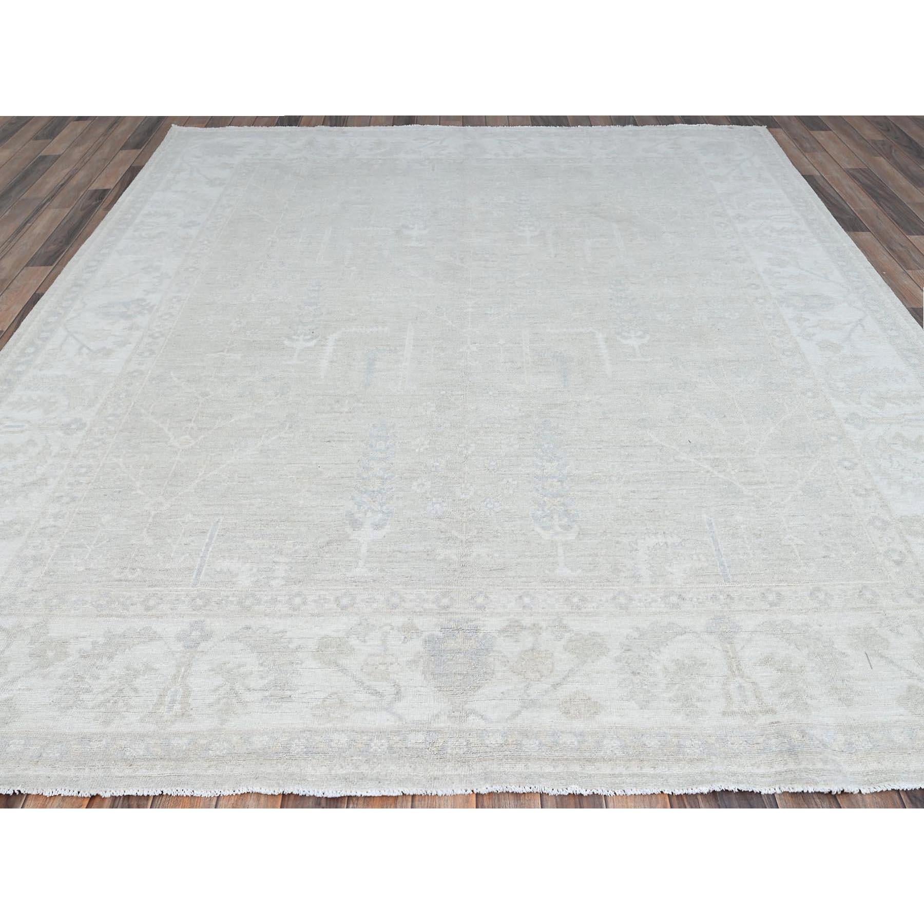 Ce fabuleux tapis noué à la main a été créé et conçu pour une résistance et une durabilité accrues. Ce tapis a été fabriqué à la main pendant des semaines selon la méthode traditionnelle qui est utilisée pour faire des
Taille exacte du tapis en