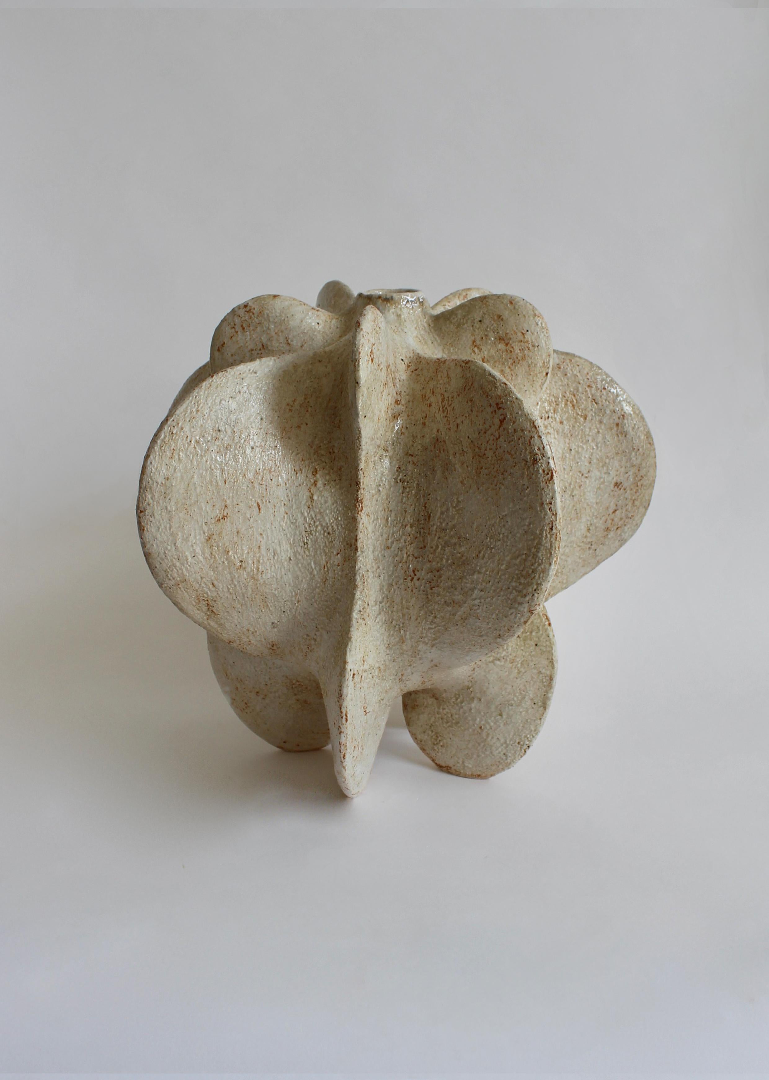Ivory Petal Gourd IV by Julie Nelson In New Condition For Sale In Geneve, CH