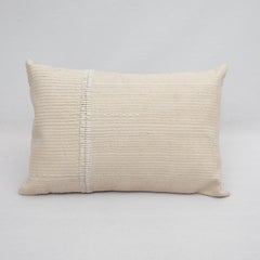 Coffret d'oreiller ivoire façonné à partir d'un couvre-lit anatolien vintage, milieu du 20e siècle