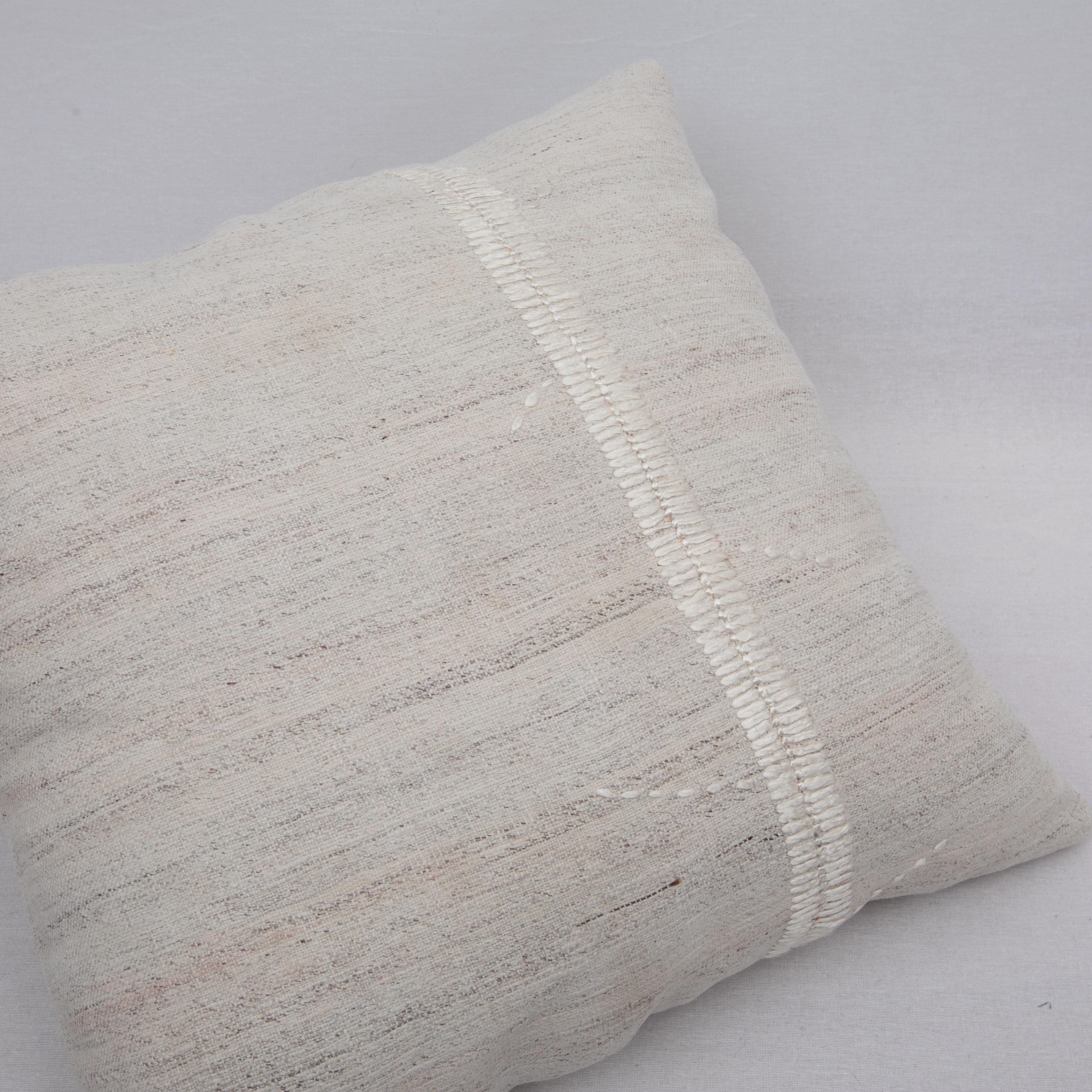 Ivory Pillow Case Fashioned from a Vintage Anatolian Coverlet, Mid 20th C In Good Condition For Sale In Istanbul, TR