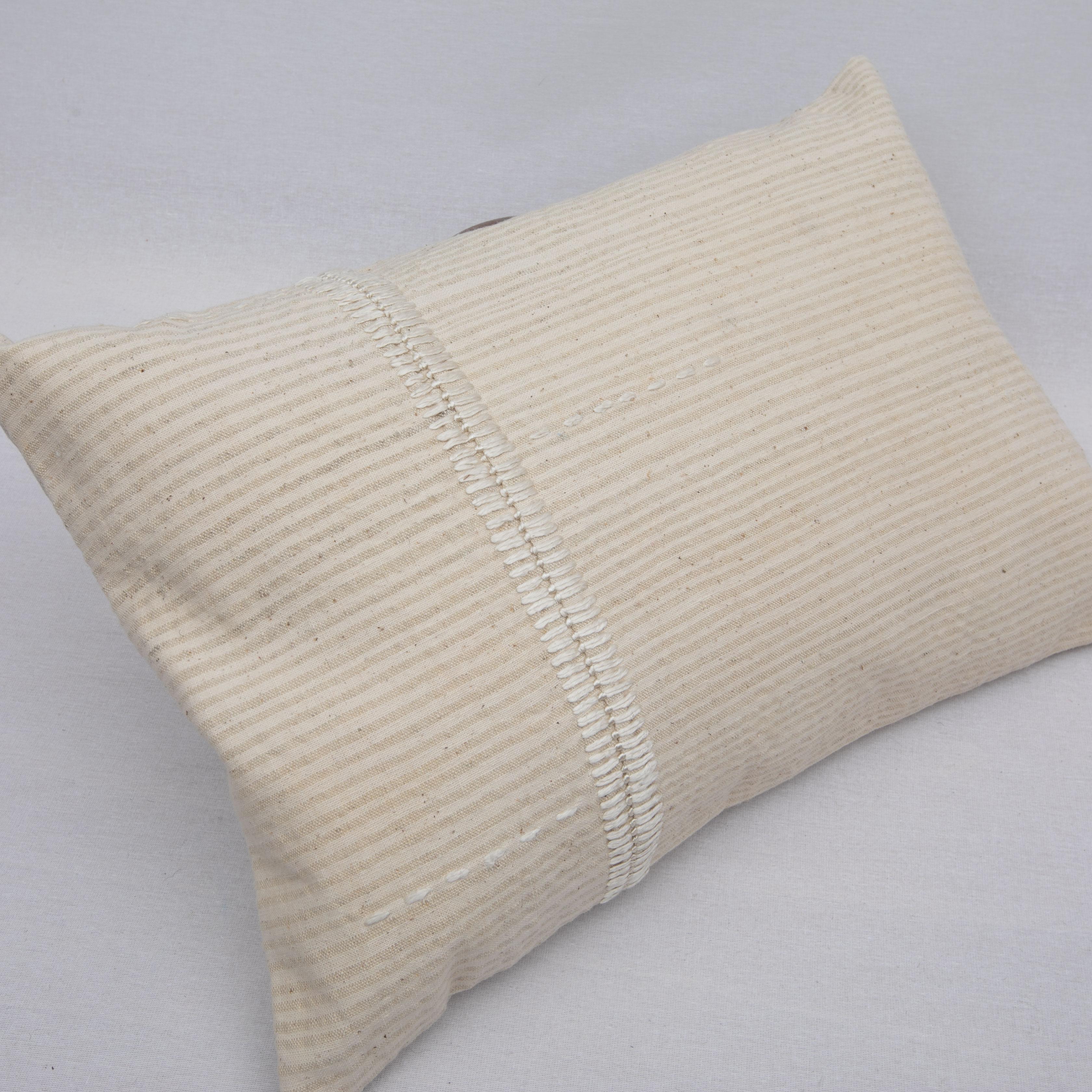 Ivory Pillow Case Fashioned from a Vintage Anatolian Coverlet, Mid 20th C In Good Condition For Sale In Istanbul, TR