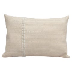 Funda de almohada de marfil confeccionada a partir de un cubrecama antiguo de Anatolia, mediados del siglo XX