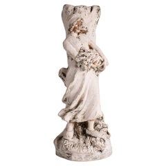 Escultura figurativa de una mujer en yeso marfil, francesa, siglo XX