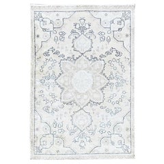 Tapis persan vintage Tabriz en pure laine ivoire noué à la main, à l'aspect rustique