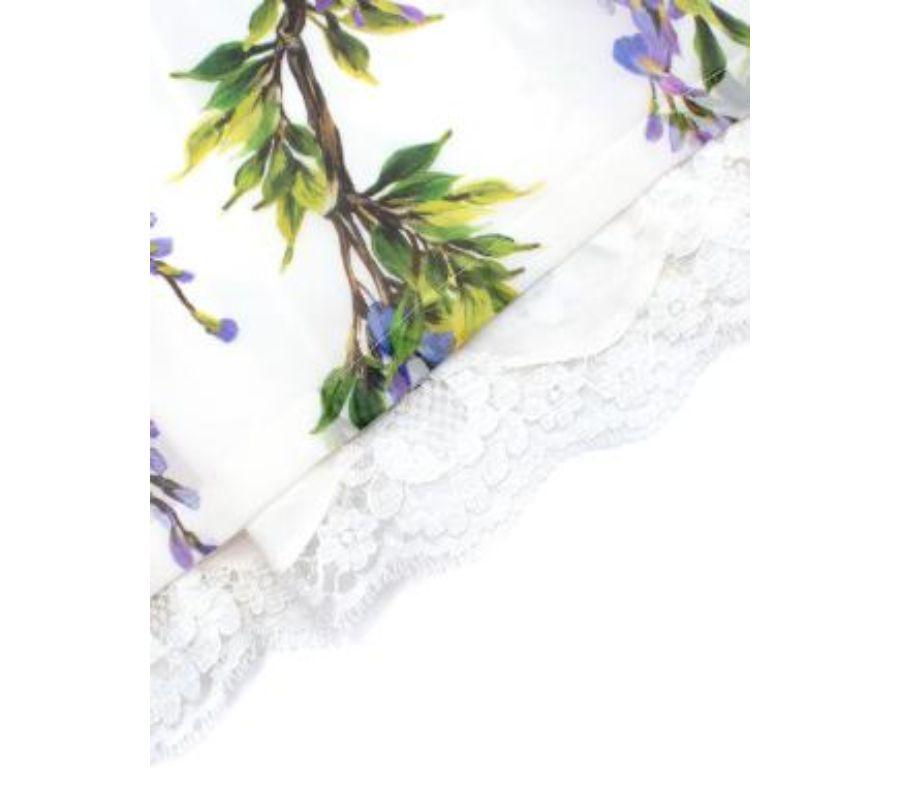 Seiden-Chiffonkleid mit Wisteria-Druck in Elfenbein und Lila im Angebot 1