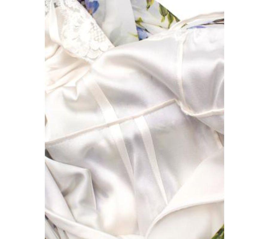 Seiden-Chiffonkleid mit Wisteria-Druck in Elfenbein und Lila im Angebot 2