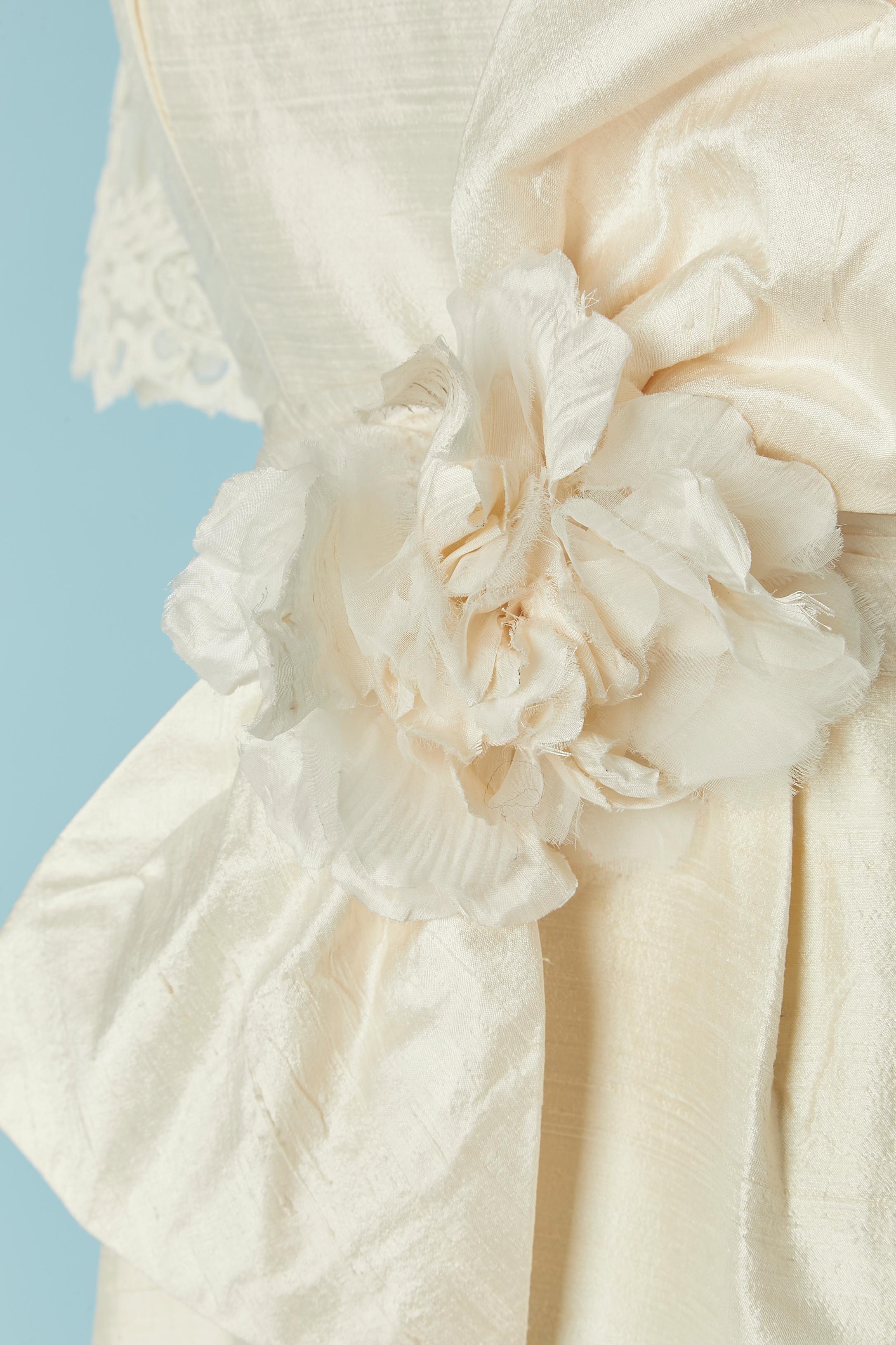De las mujeres Vestido de cóctel marfil de seda cruda y encaje con flor de tela VICTOR COSTA en venta